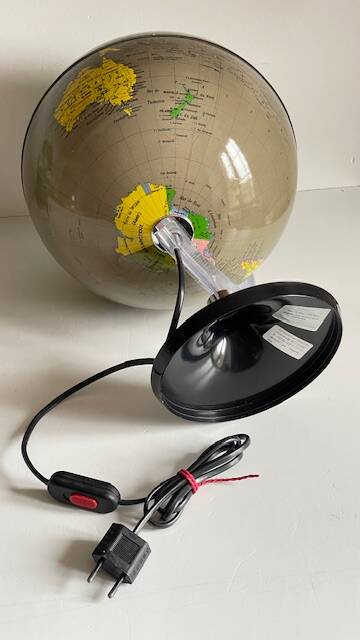 Illuminated terrestrial globe made in italy