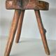Tabouret brutaliste en bois