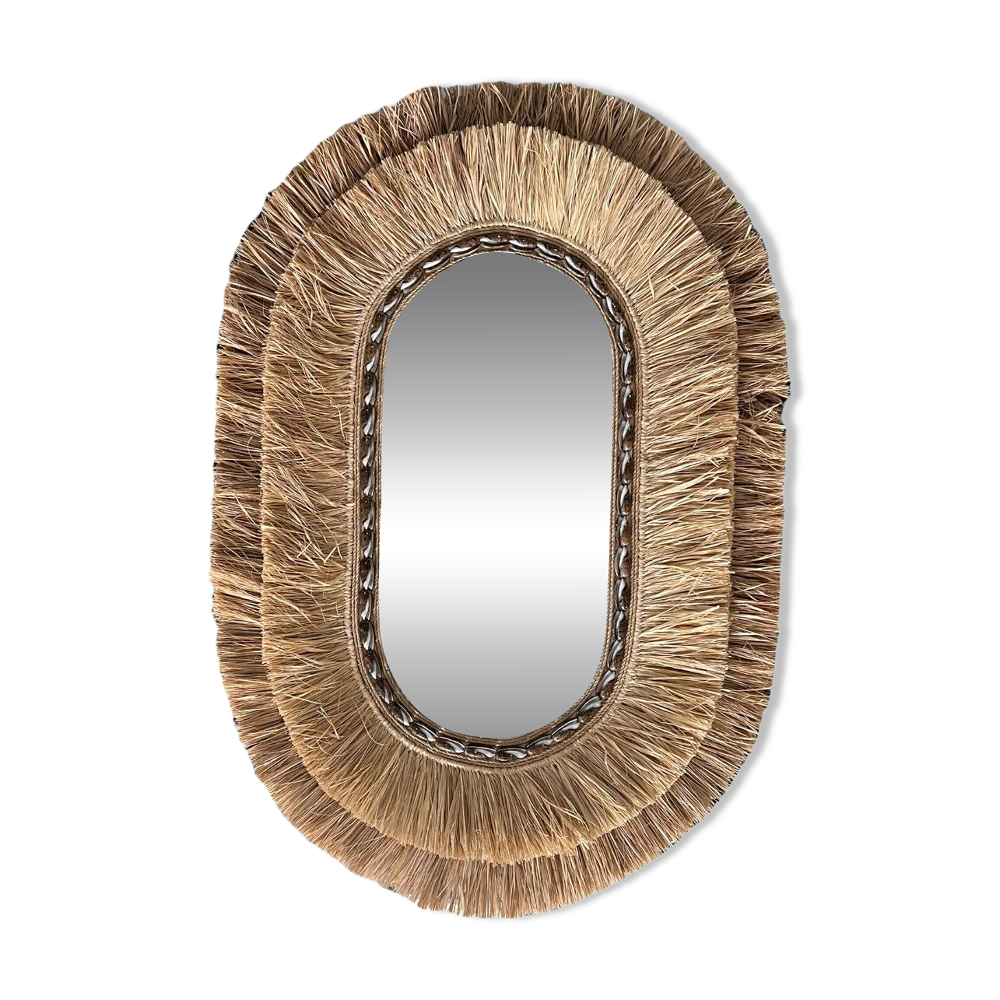 Handcrafted oval mirror in raffia and shells