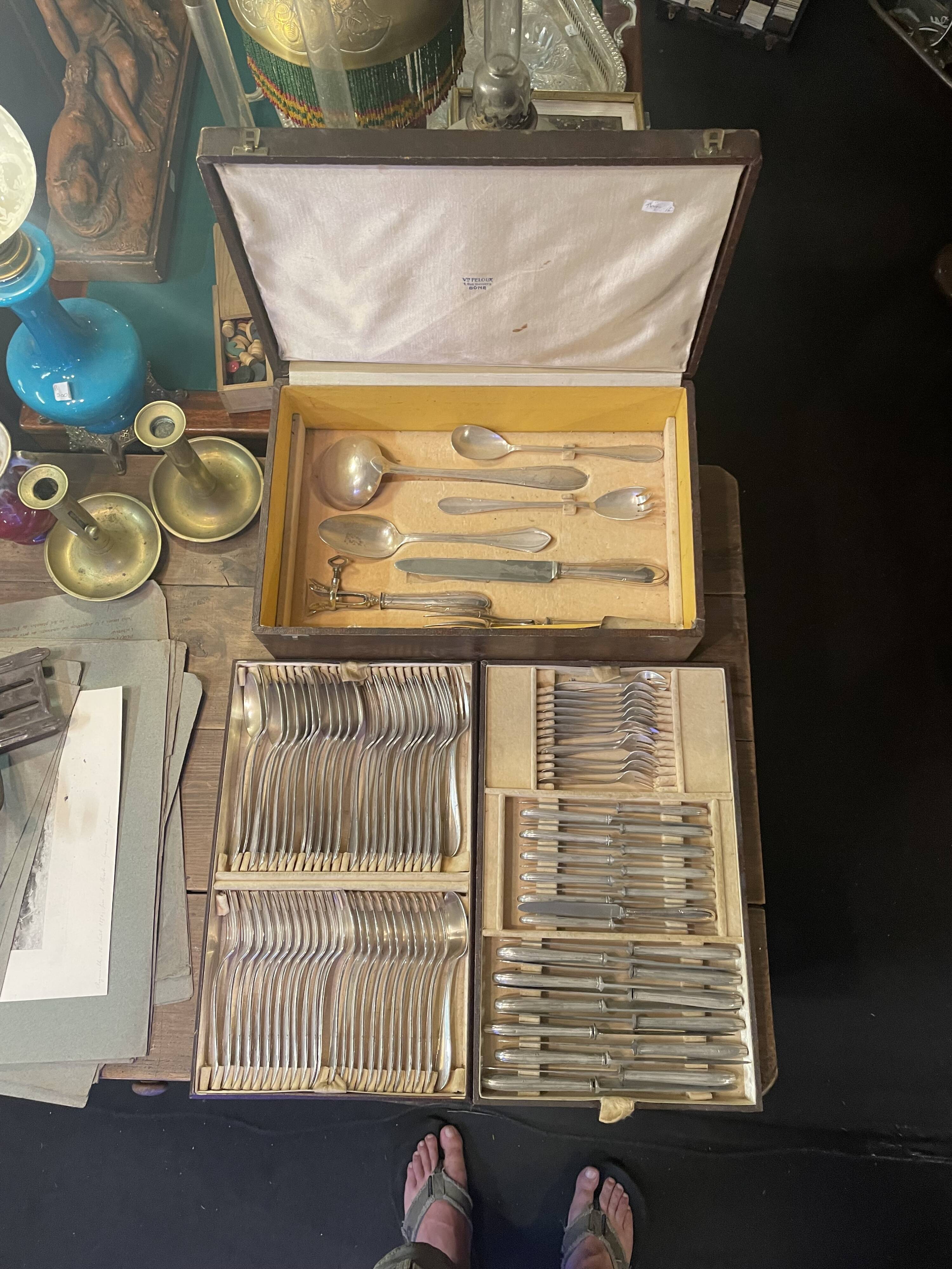 67-piece cutlery set