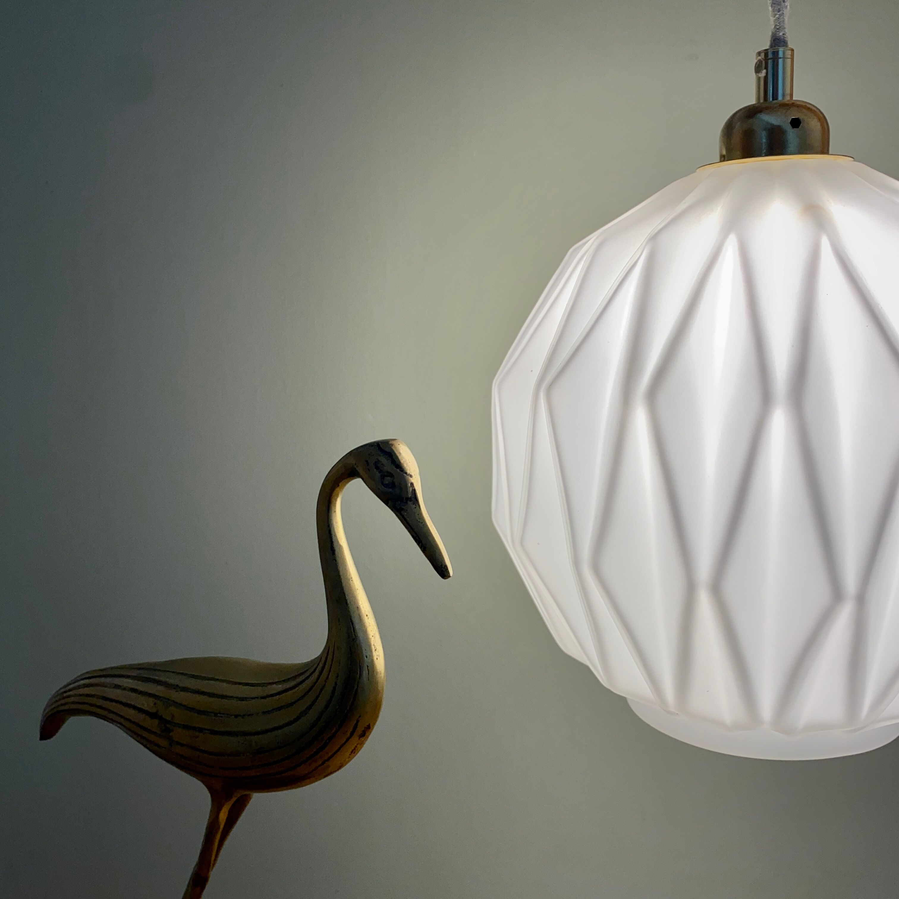 Vintage origami globe pendant lamp in white opaline
