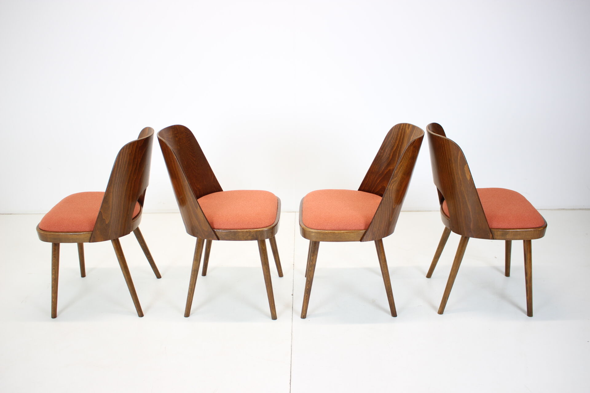 Ensemble de quatre chaises de salle à manger conçu par Oswald Haerdtl, années 1960
