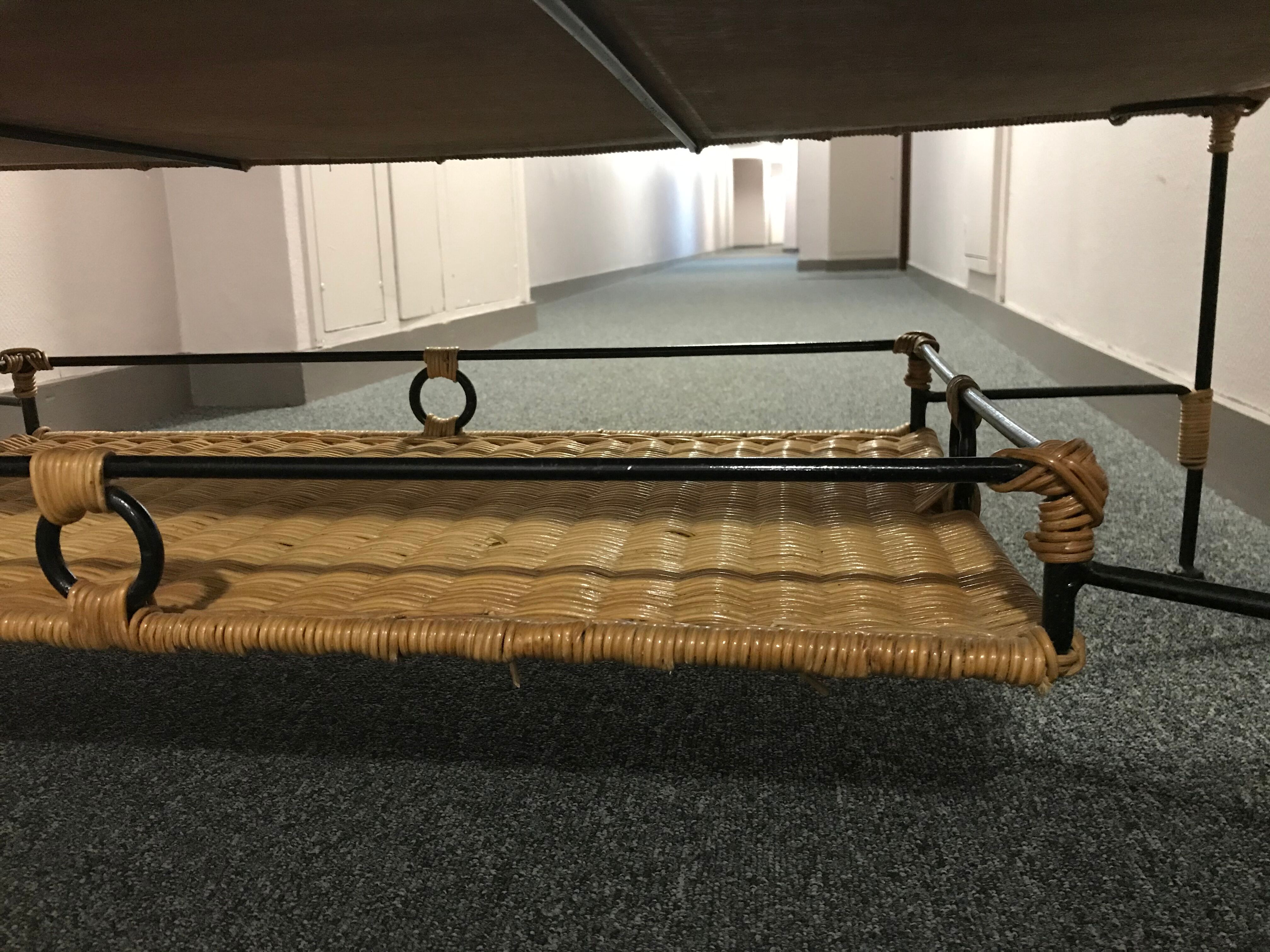 Table basse en rotin et fer forgé