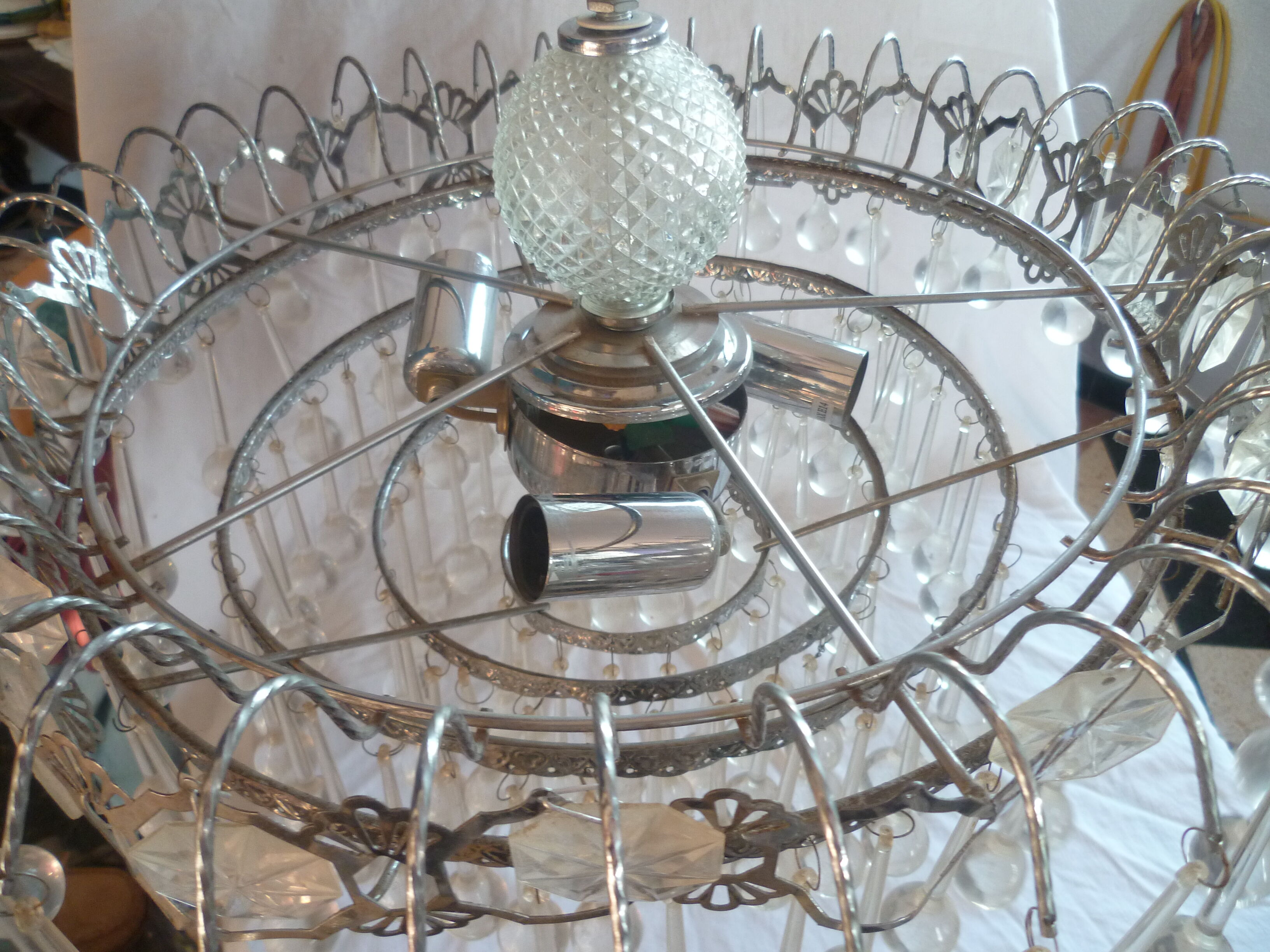 Round 3-light chandelier