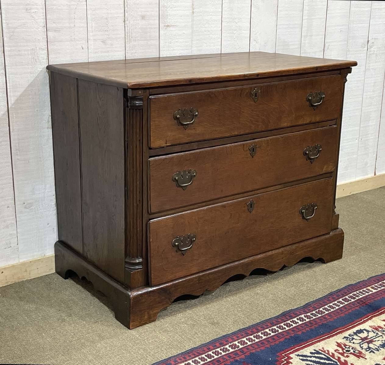 Late 19th century English oak chest of drawers