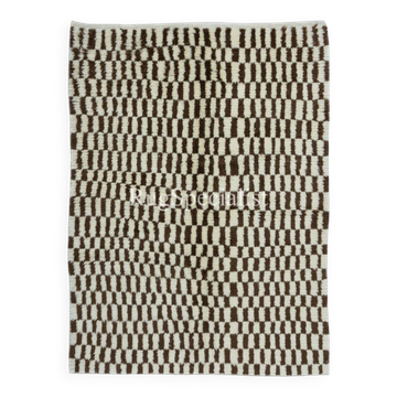 Tapis Tulu noué à la main en marron et beige. 100 % laine. Tapis sur mesure à motifs modernes en damier.