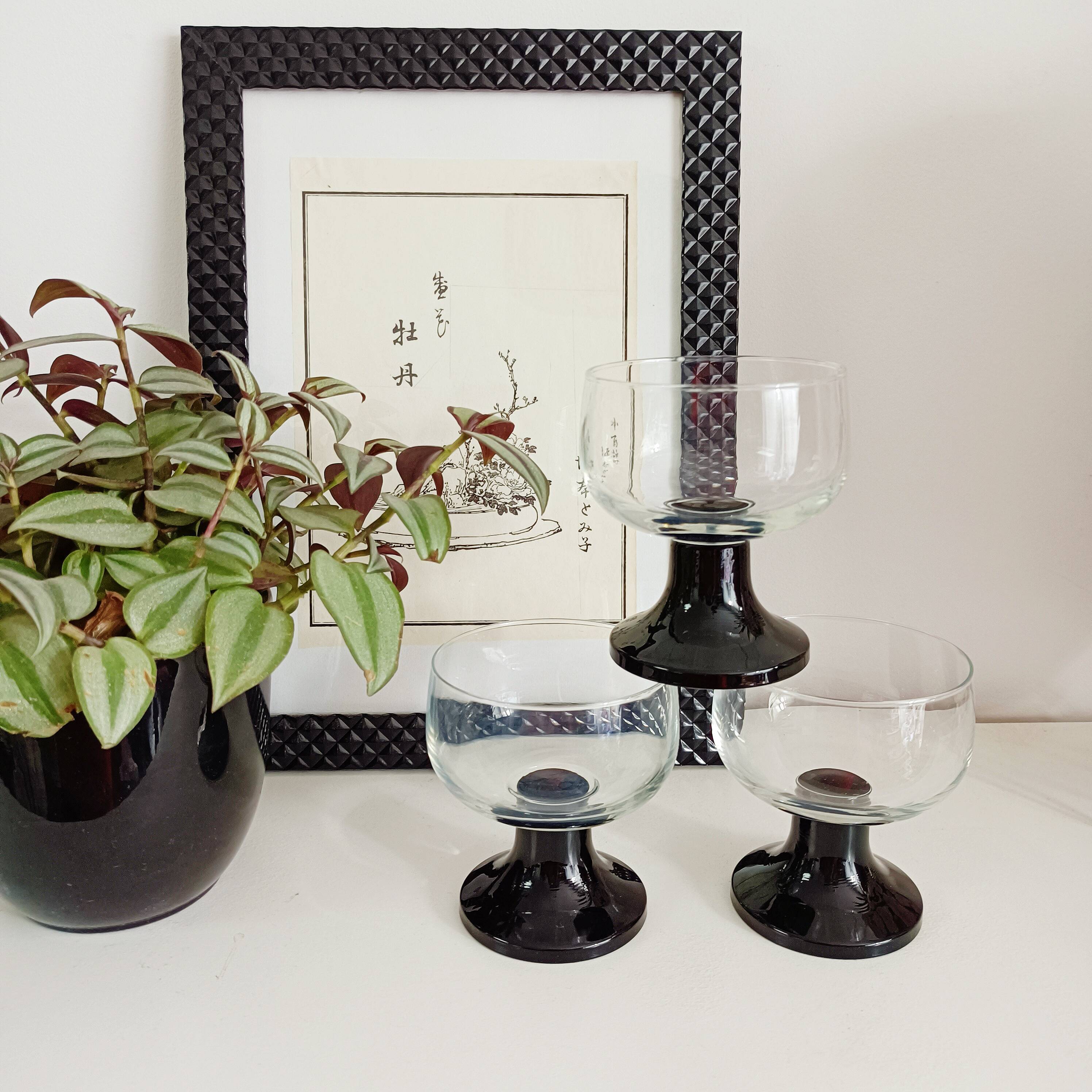 Set of 10 glasses on foot cuts