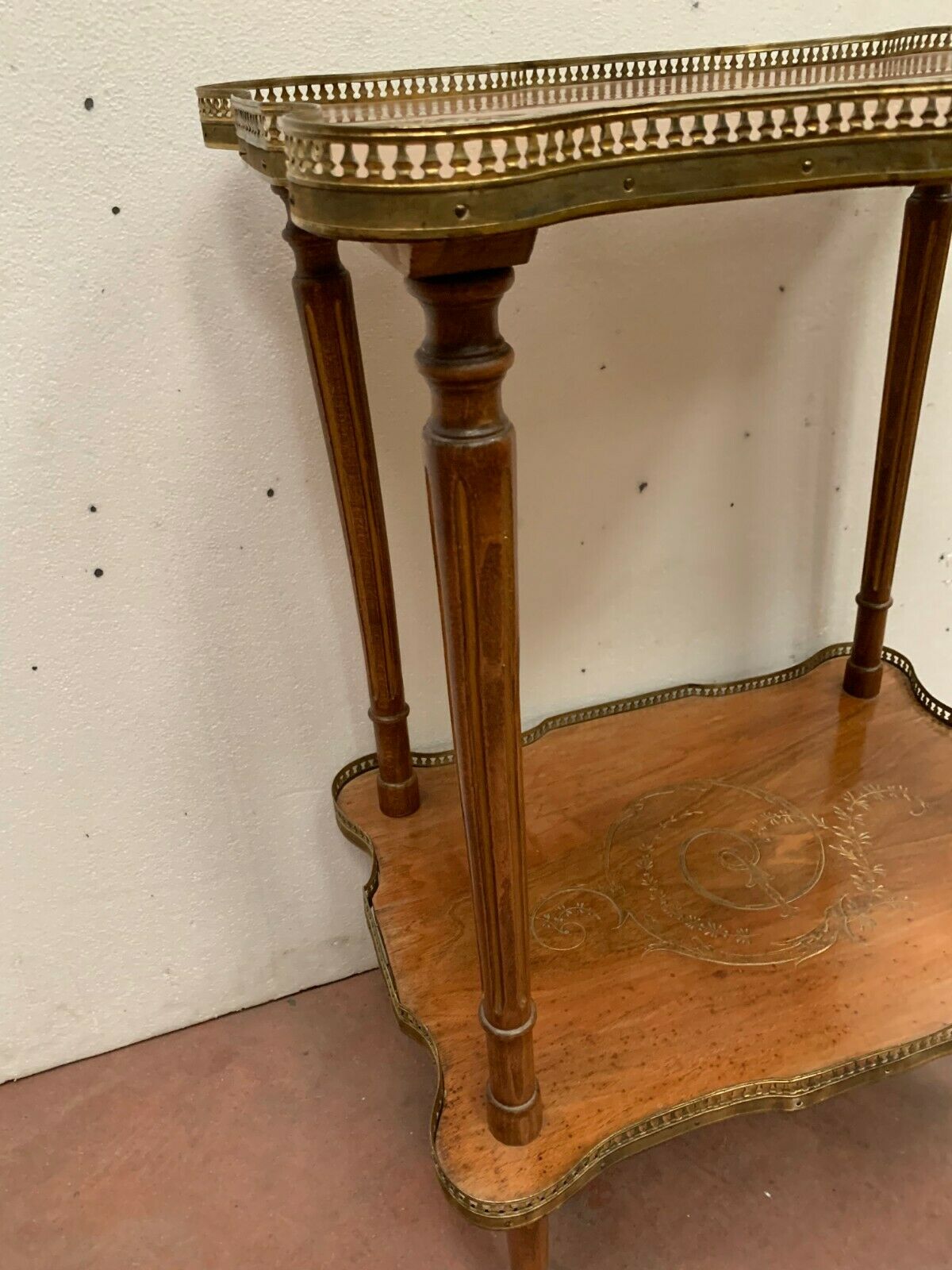 Healing two trays of Louis XVI style 20th century brass gallery