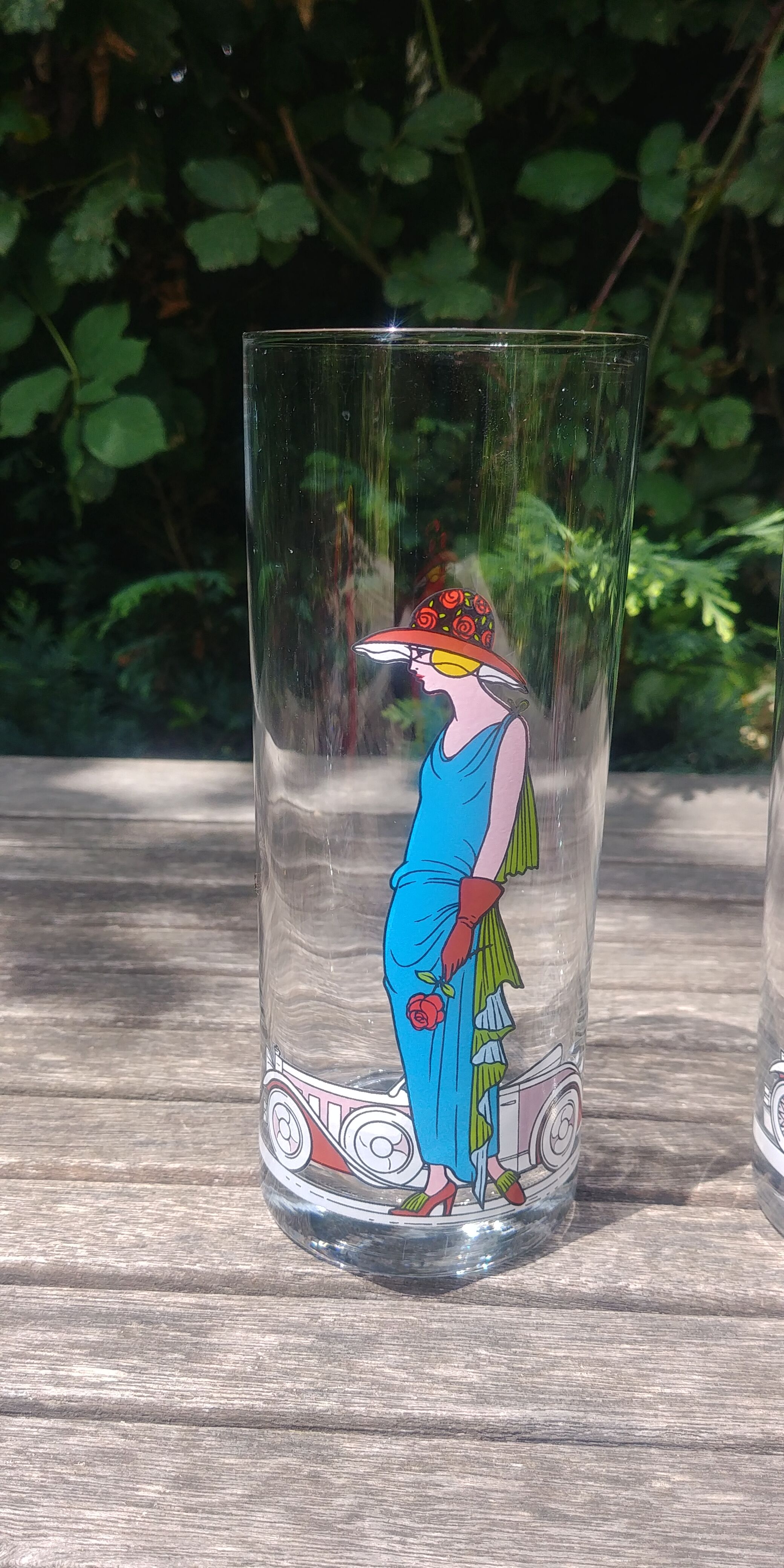 Set of four large Vintage glasses with "belle époque" décor