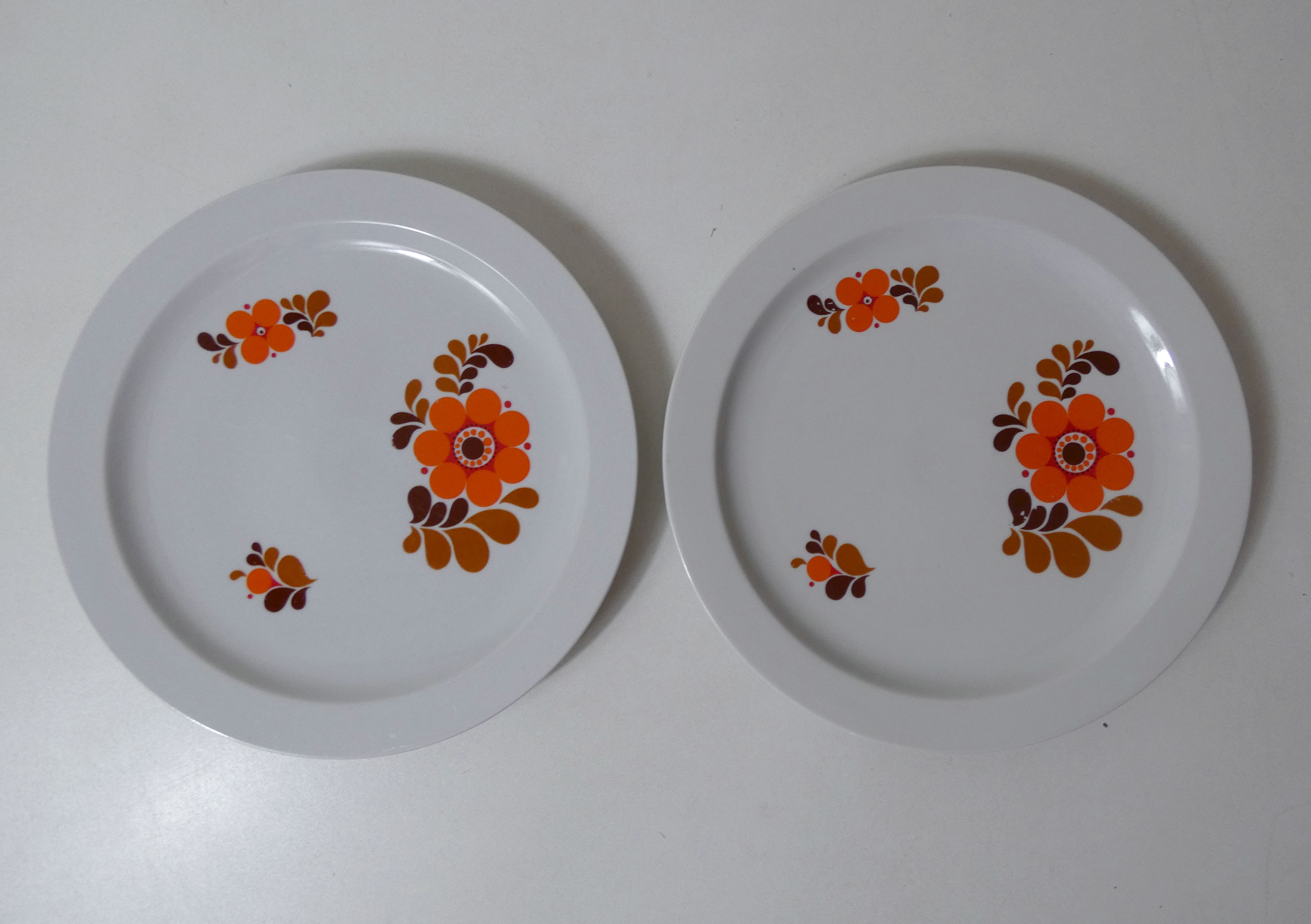 2 vintage Saxon porcelain presentation dishes
