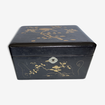 Lacquered wooden jewelry box