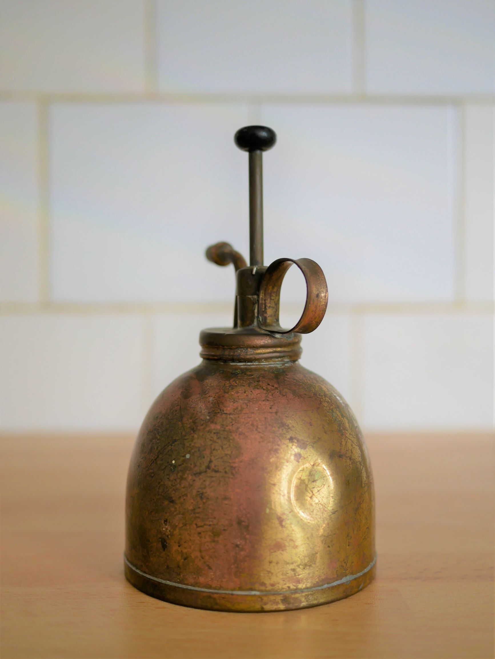 Brass oil can