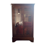 Vitrine en acajou et loupe d’orme