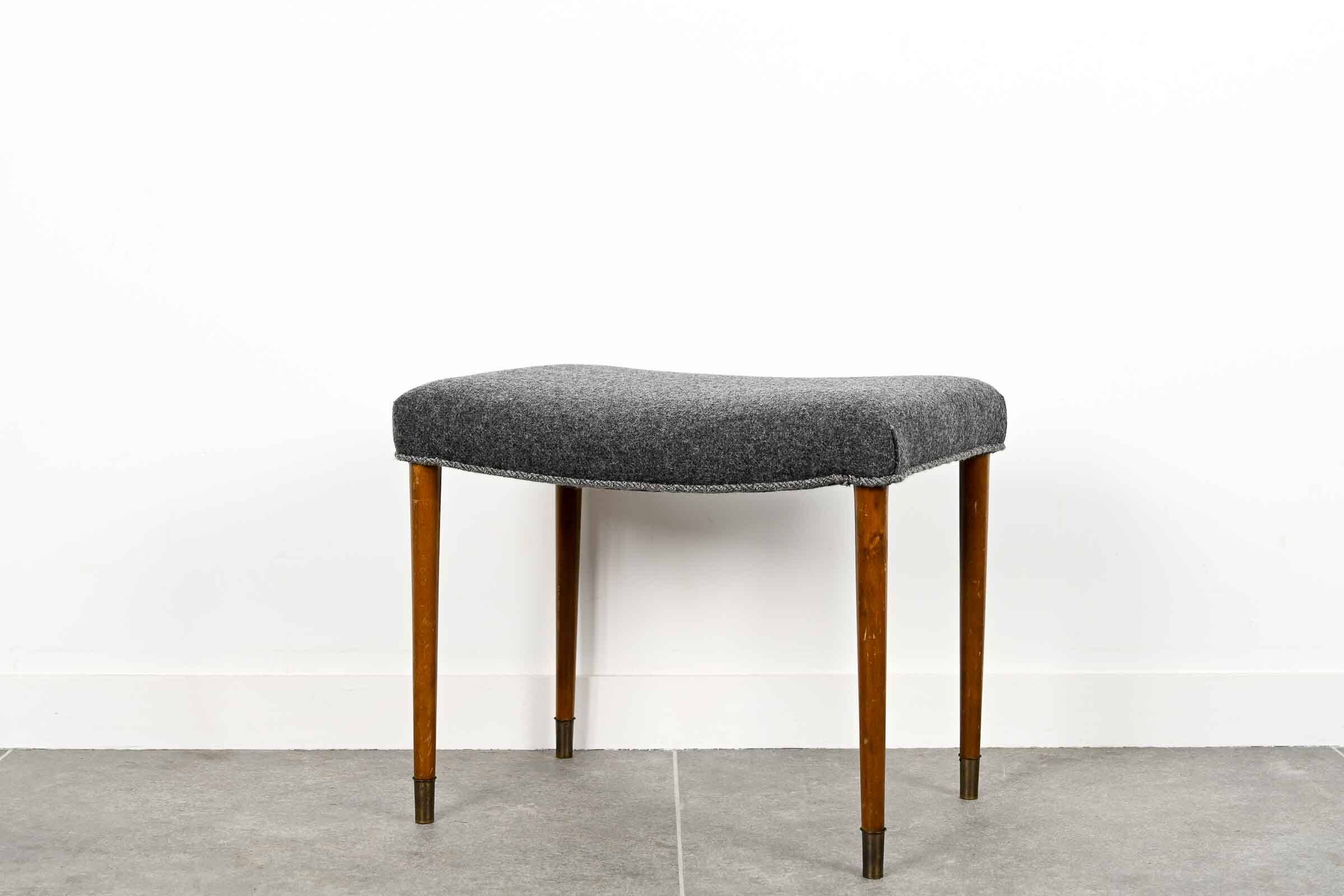 2 vintage footrests with wool seat