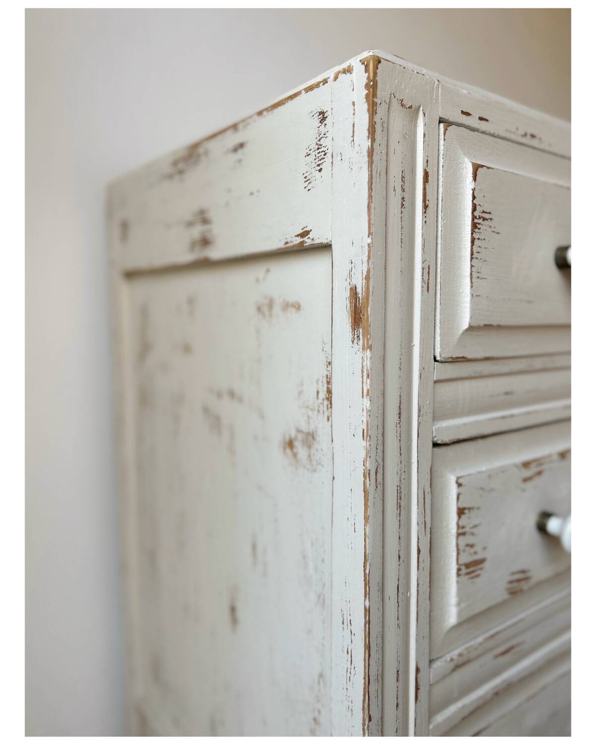 Vintage chest of drawers