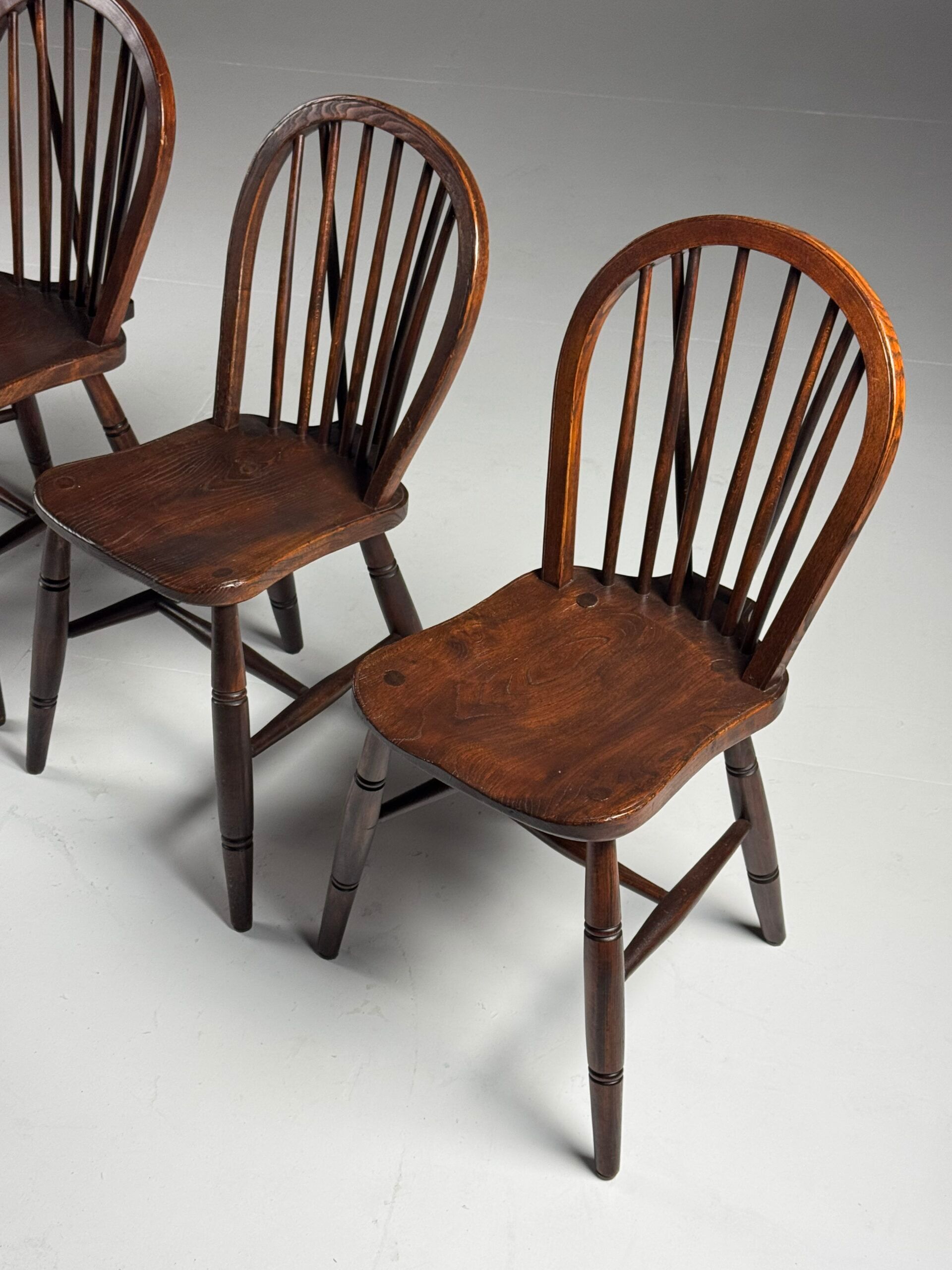 Set of 4 Windsor dining chairs