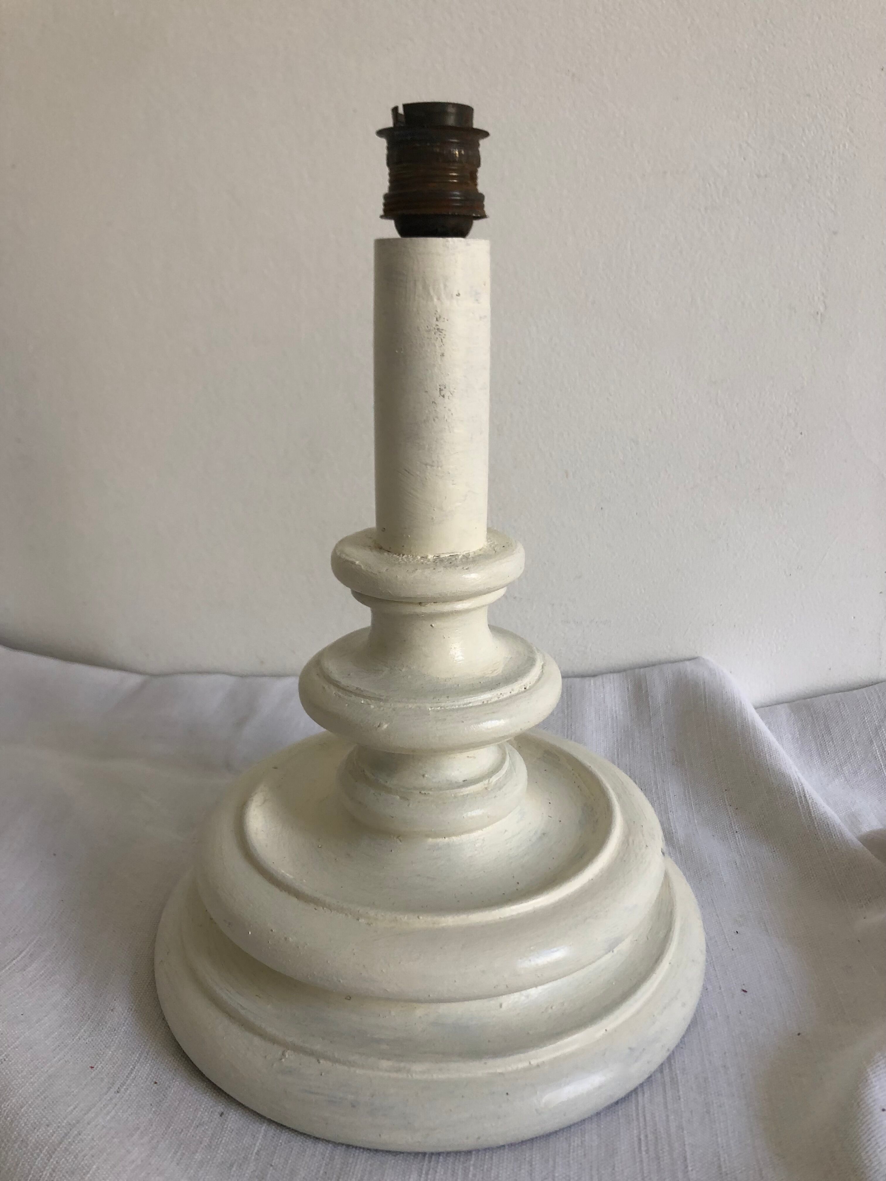 Table lamp with lampshade