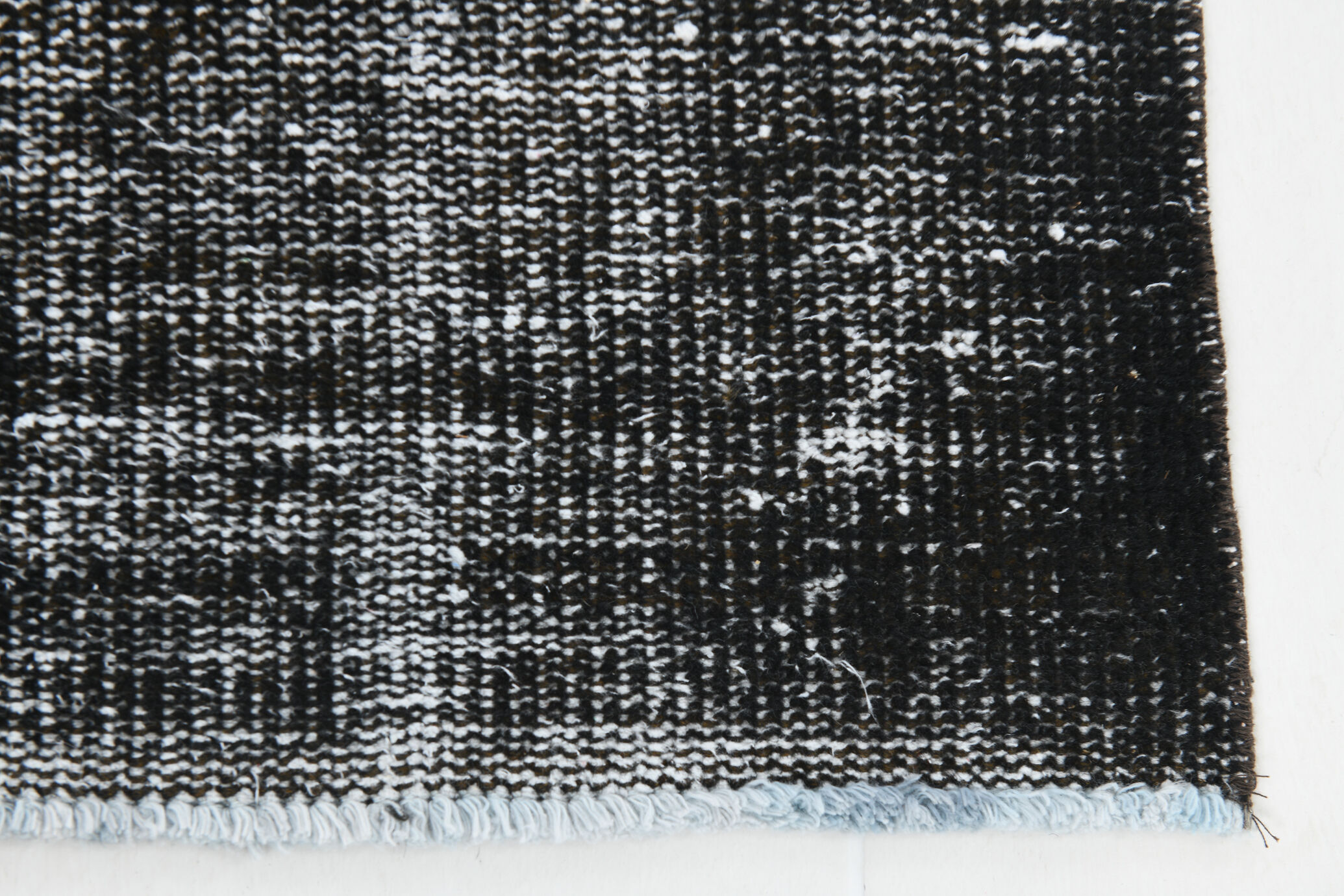 Handknotted wool rug, 284x172cm