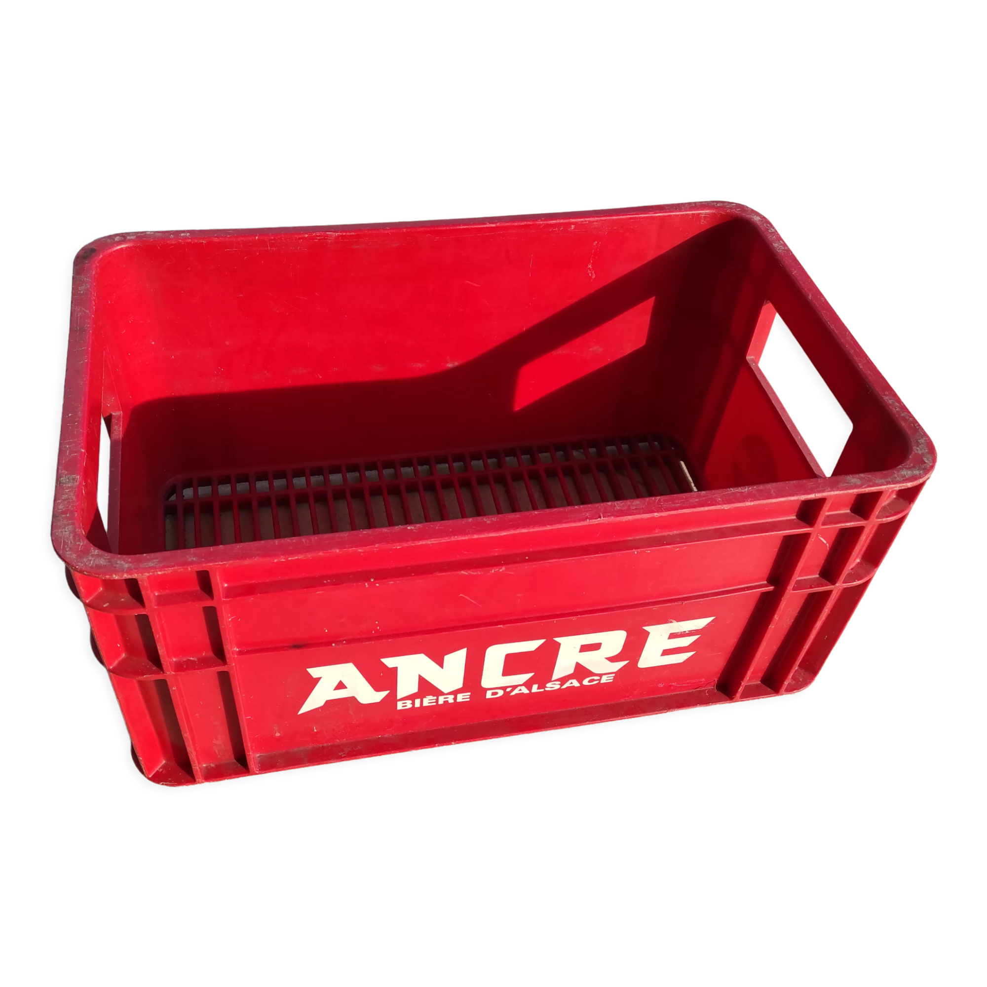 Vintage red plastic locker for 35 bottles of 25 cl anchor beer