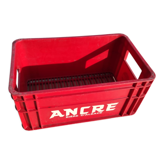 Vintage red plastic locker for 35 bottles of 25 cl anchor beer