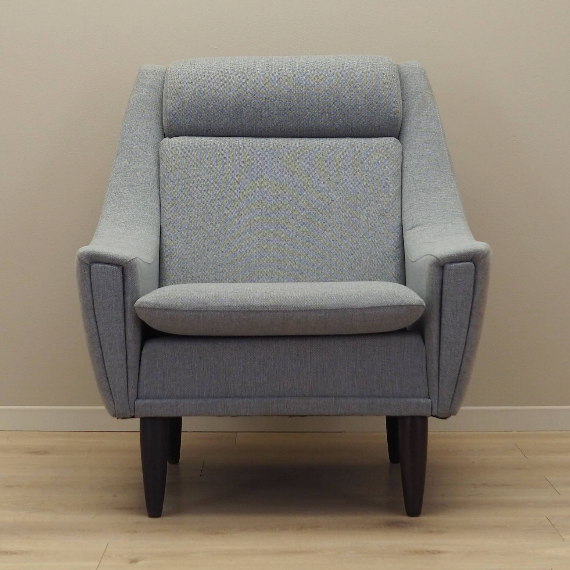 Fauteuil gris, design danois, années 1970, production : Danemark