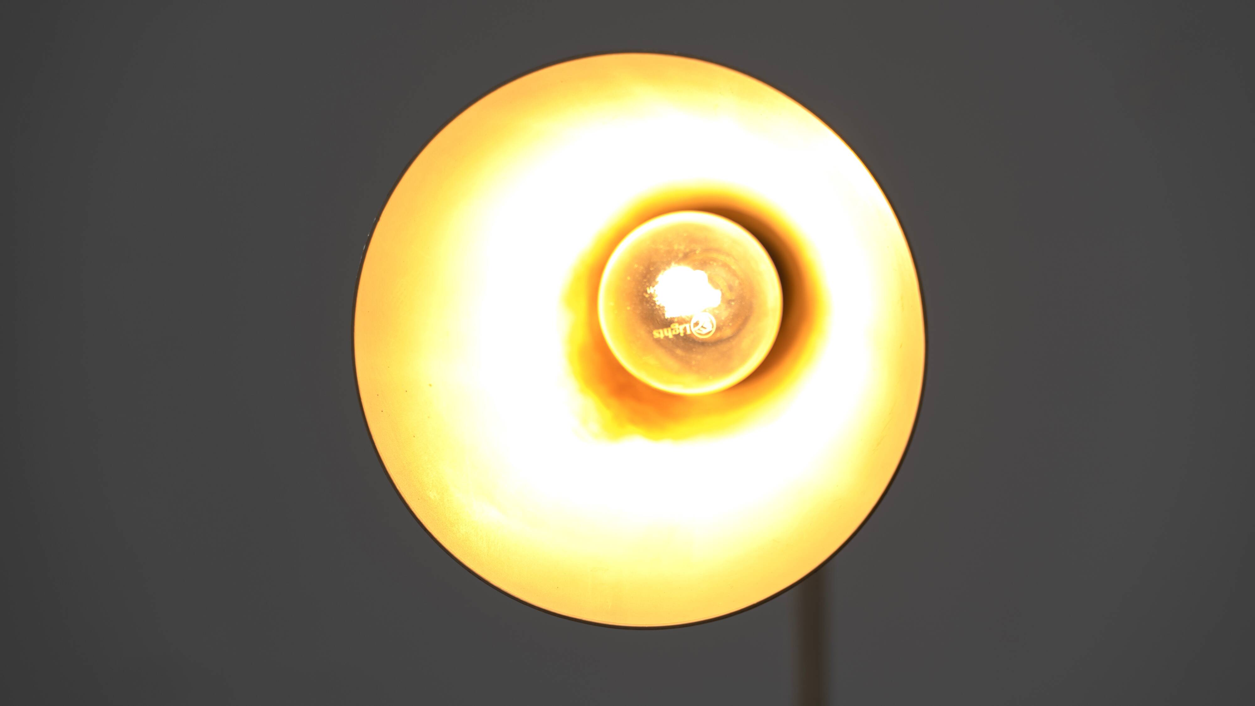 Lampe sur pied italienne avec base en marbre par Stillux
