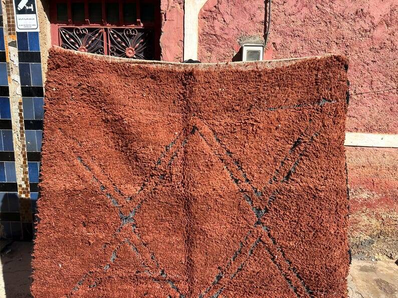 Traditional Beni Ourain Berber rug with brown patterns, 150/250 cm.