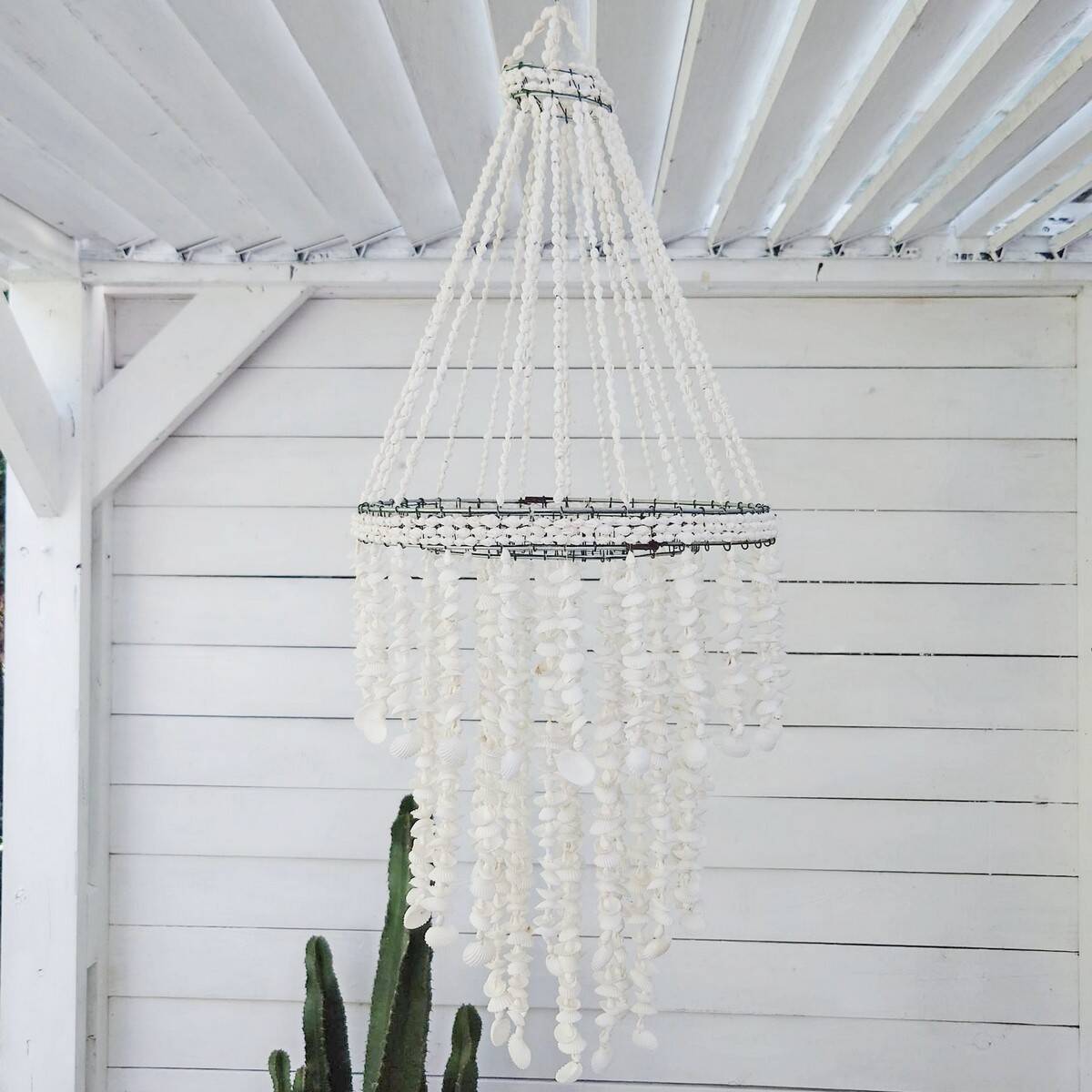 Chandelier - "Ocean" suspension in white shells D 30 cm