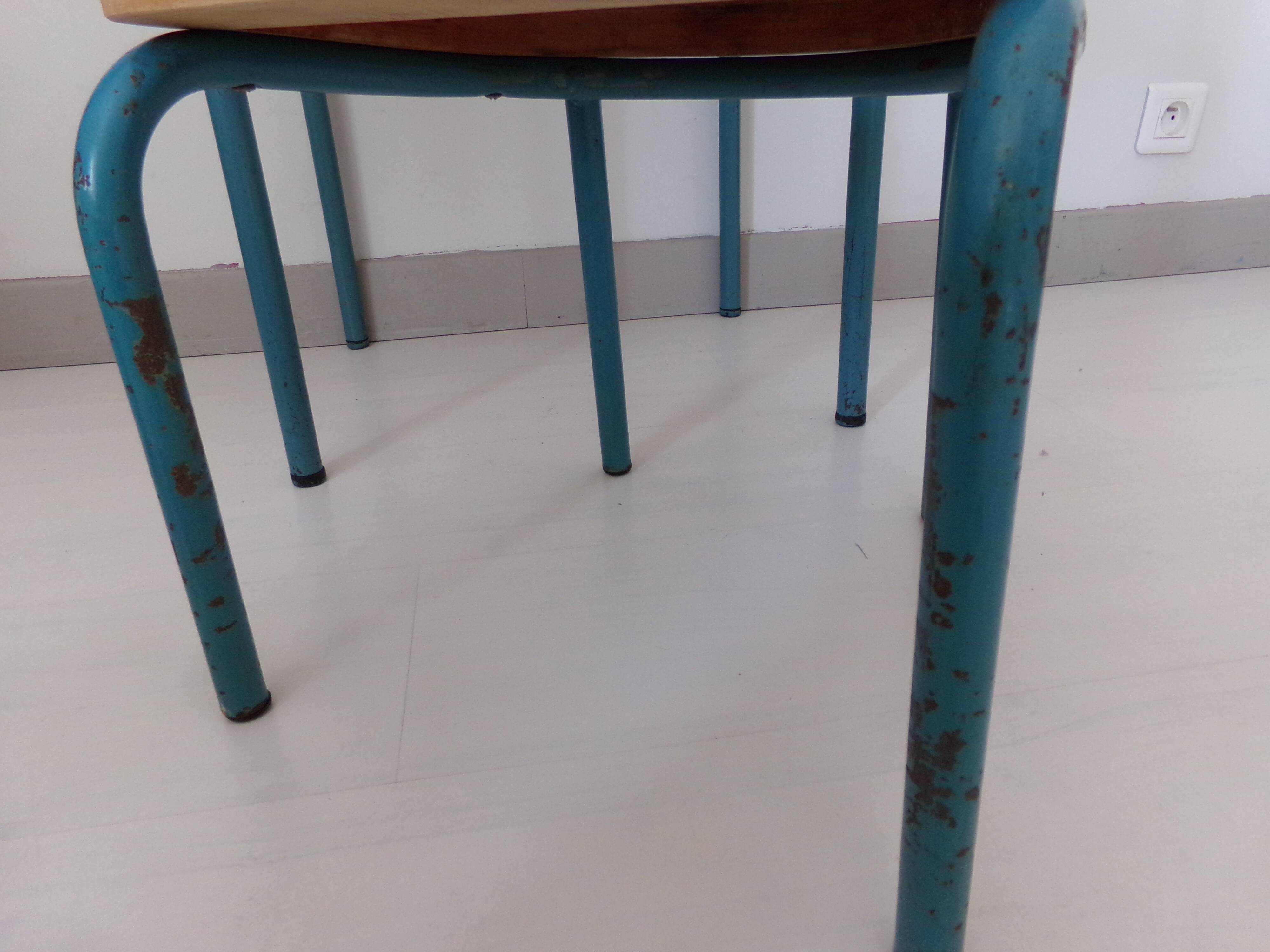 Pupitre de maternelle et sa chaise de la marque Luterma