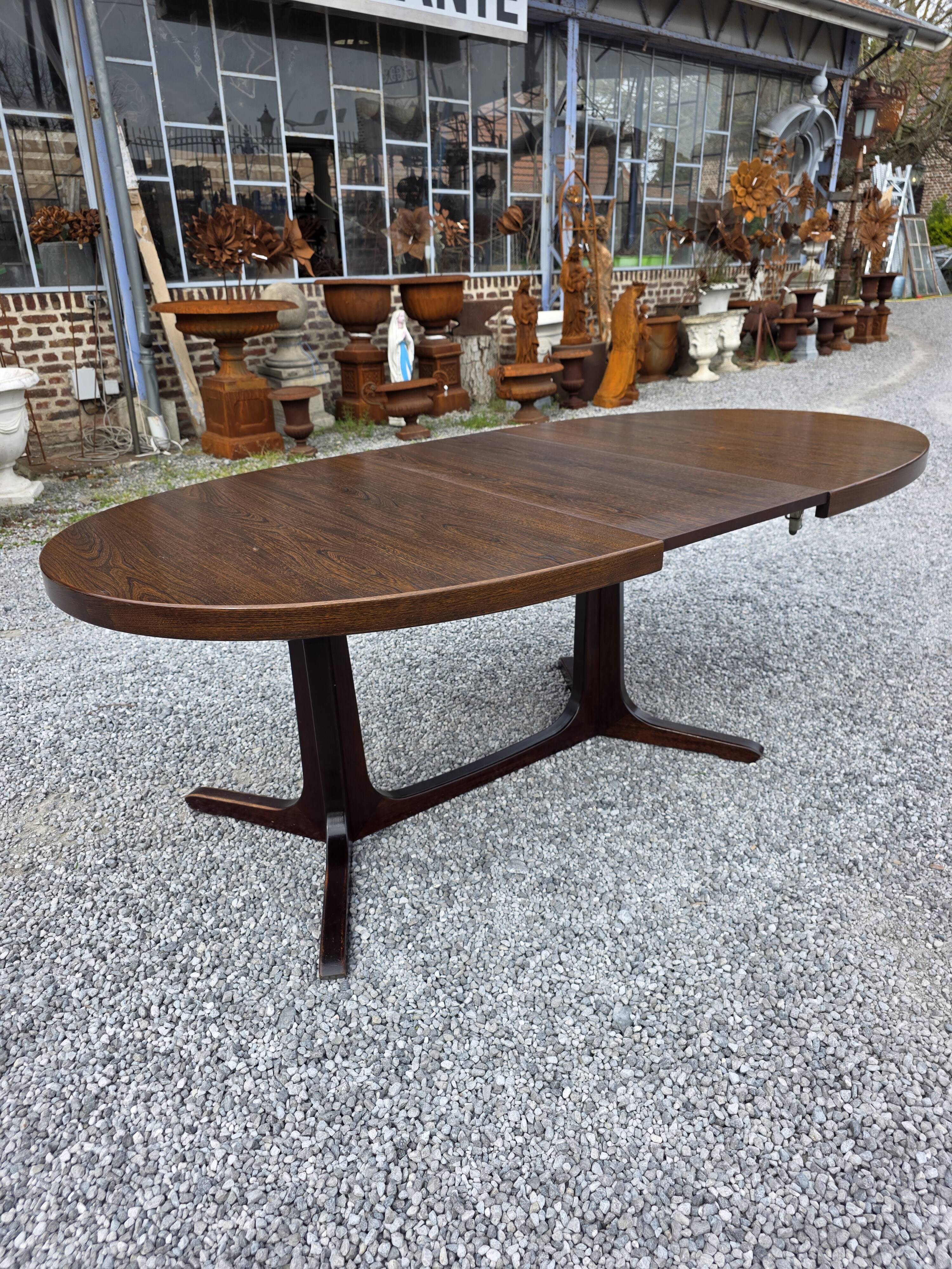 Extensible Baumann table in oak from the 1960s.
