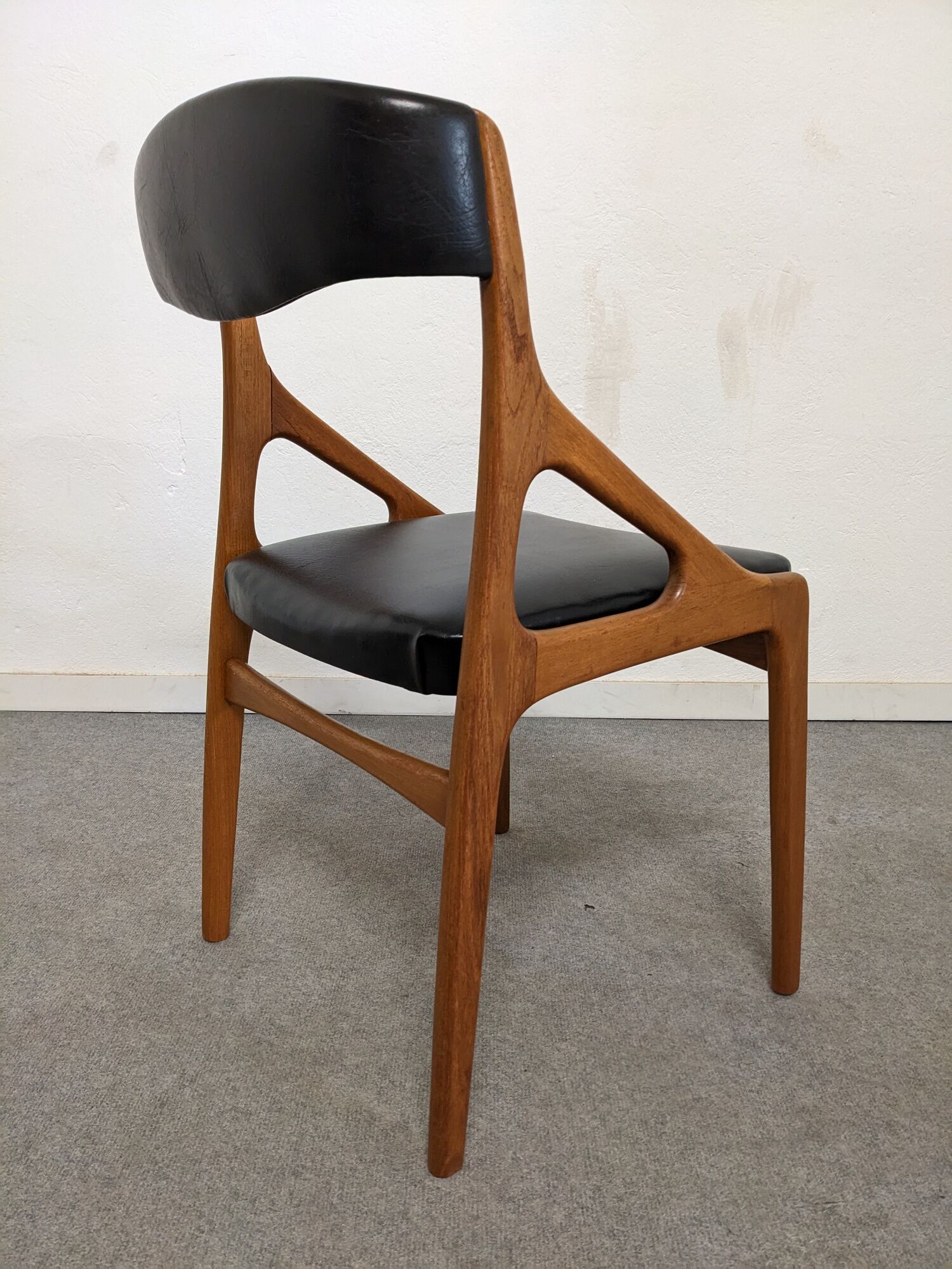 Series of 6 Scandinavian teak chairs from the 50s/60s