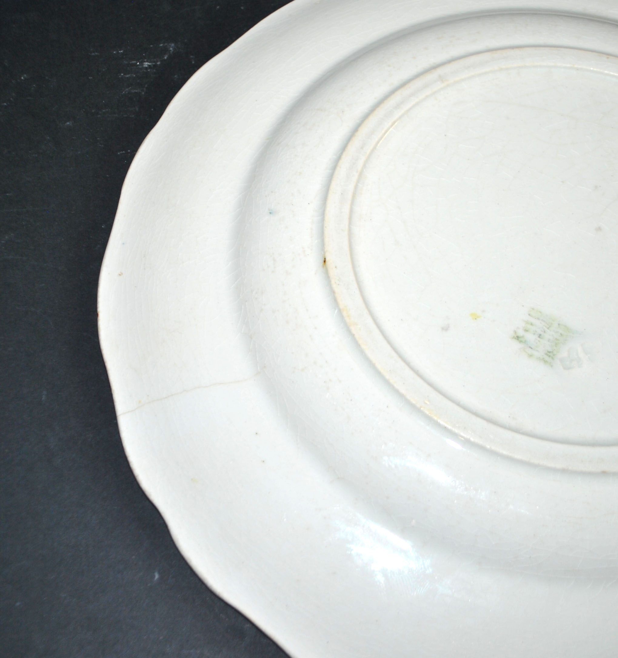 Assiette fleurie ancienne décor réverbère vieux Strasbourg en faïence KG Lunéville