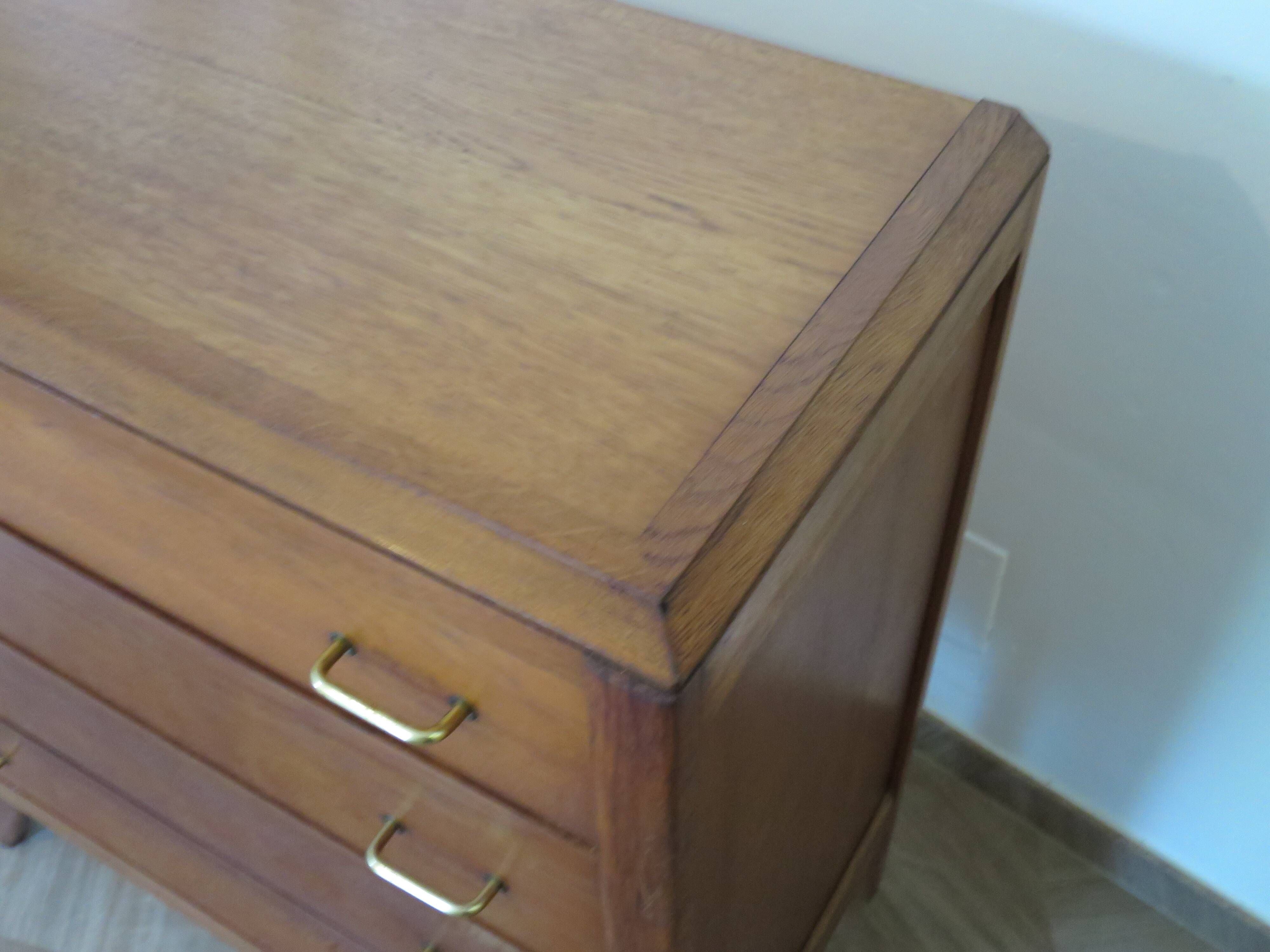 Pretty vintage chest of drawers - 4 drawers - 1960s - refined Scandinavian style - medium oak color
