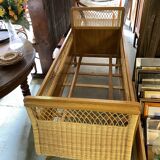 Lit enfant en rotin et osier vintage