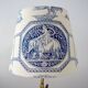 Abat-jour en toile de Jouy bleue