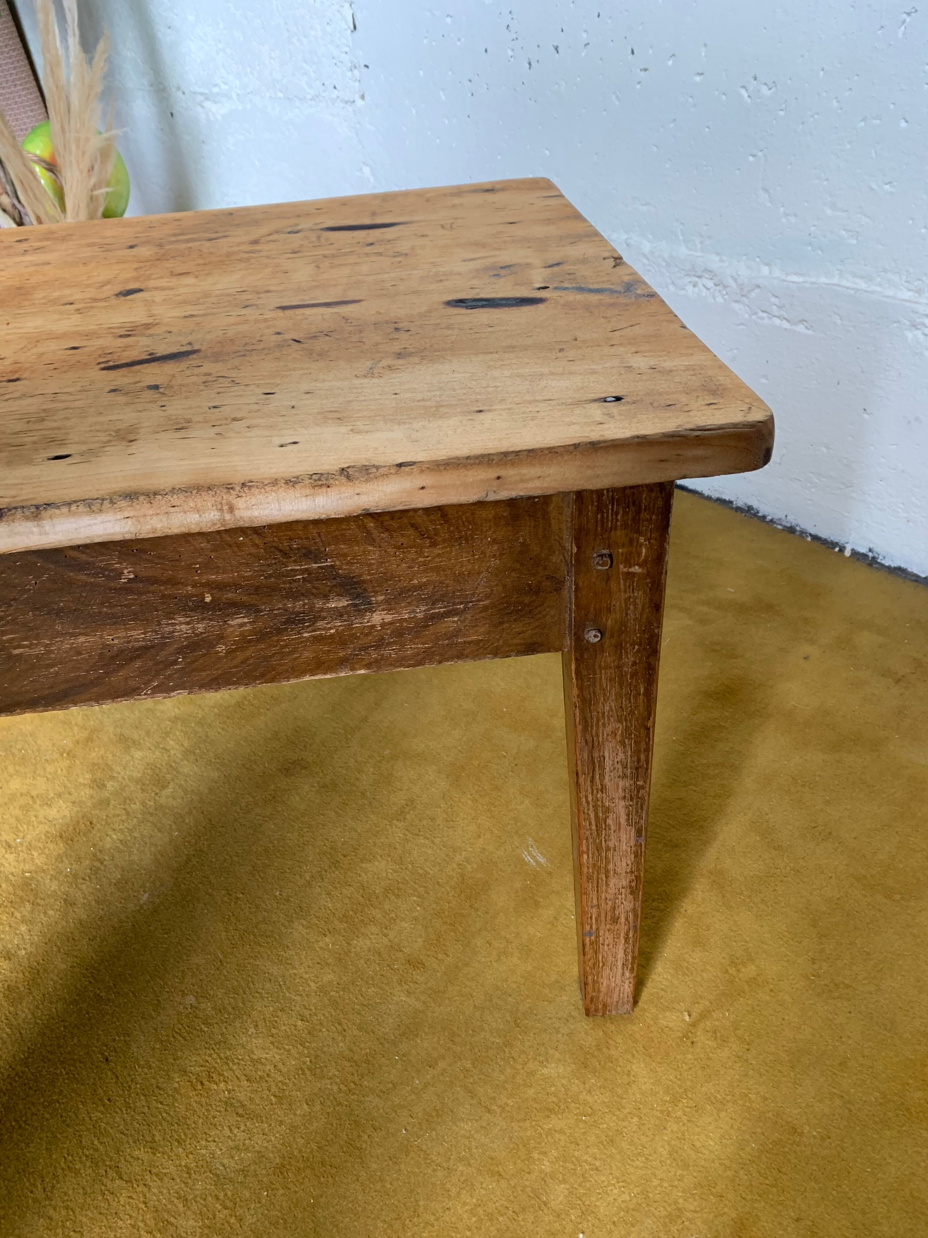 Raw tray coffee table