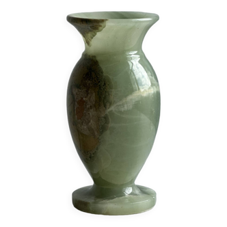 Green onyx vase with natural patterns.