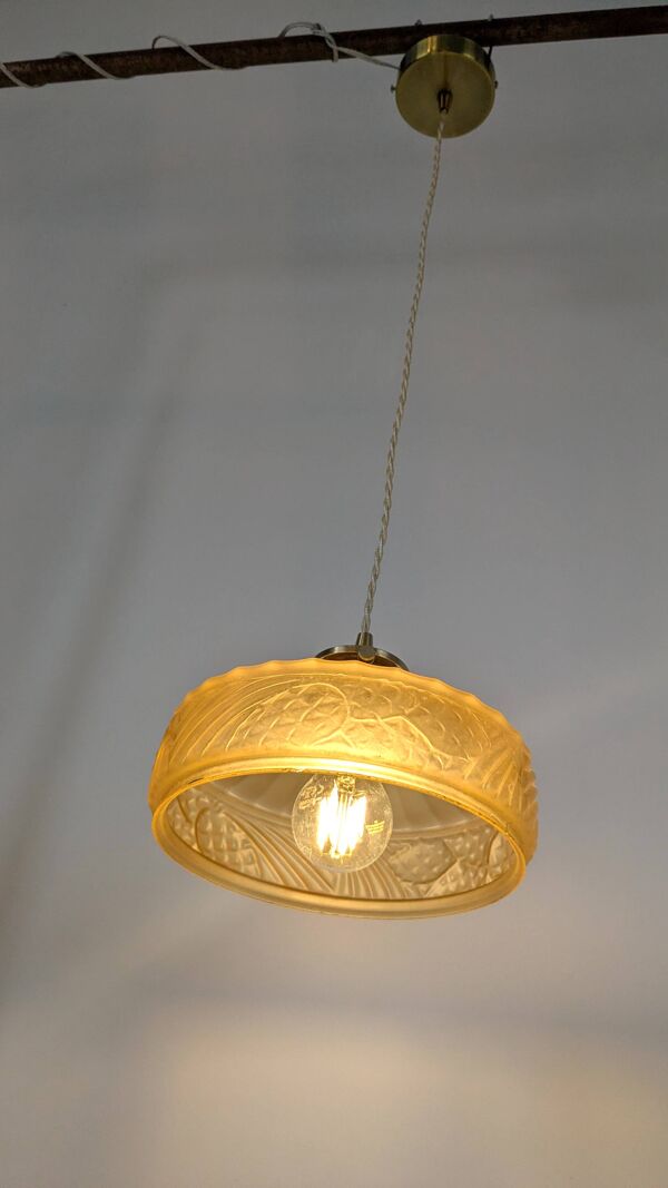 Suspension Art Déco vintage en verre dépoli moulé