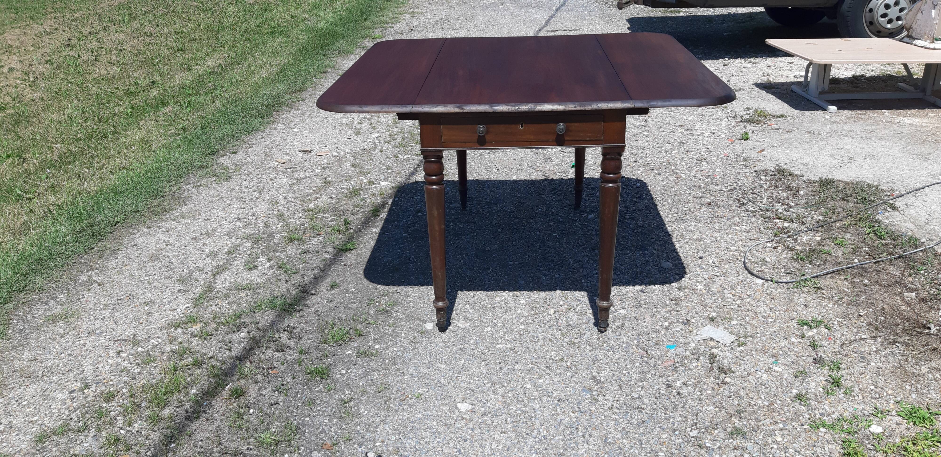 Mahogany shutter table, flaps and 1 drawer