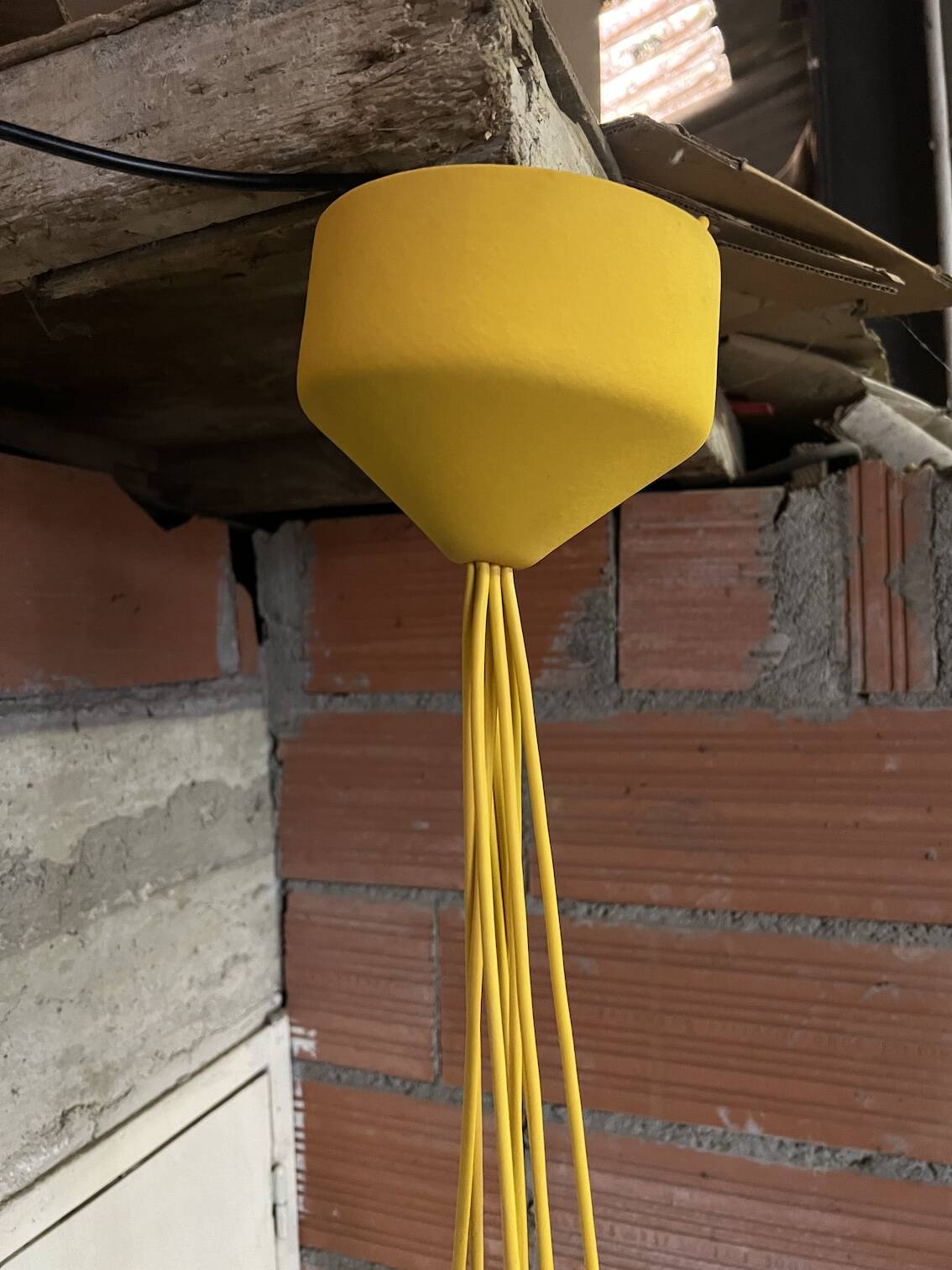 Grande suspension design Torch Light  par Sylvain Willenz pour Established & Sons - 2008