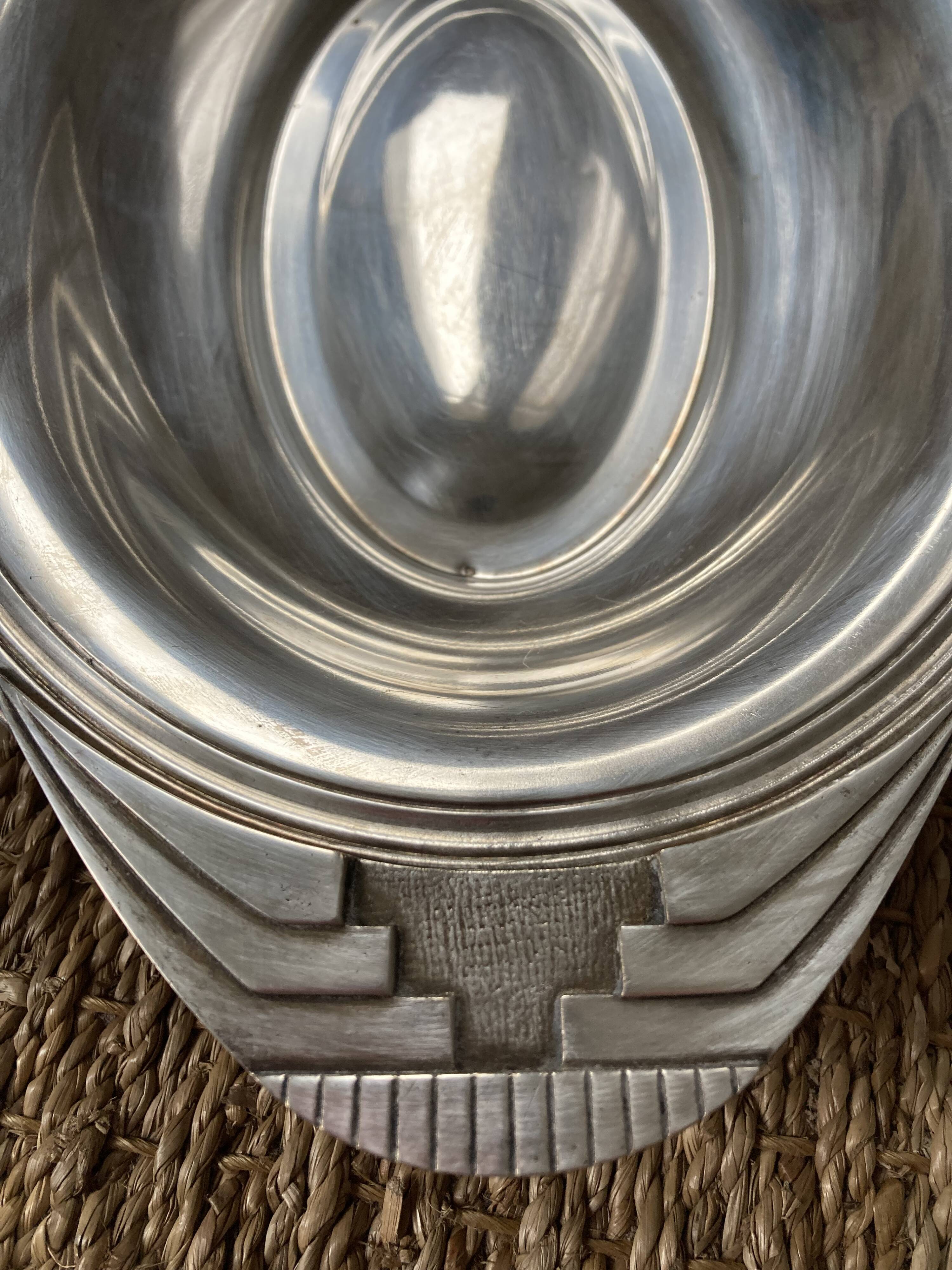 Art deco flat in silver metal 1930, antique silverware