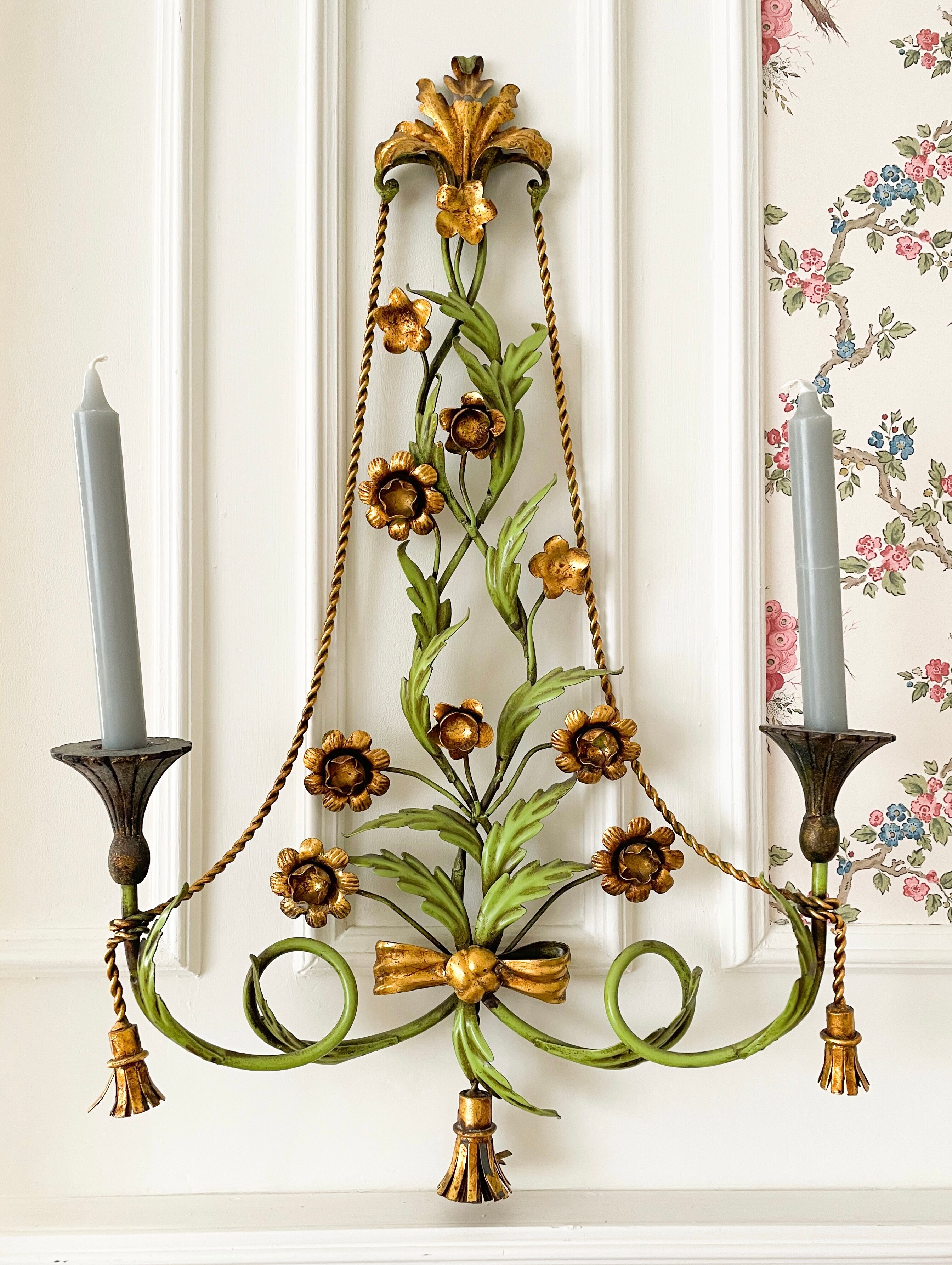 Large vintage Italian wall sconce with golden flowers, Florentine style.