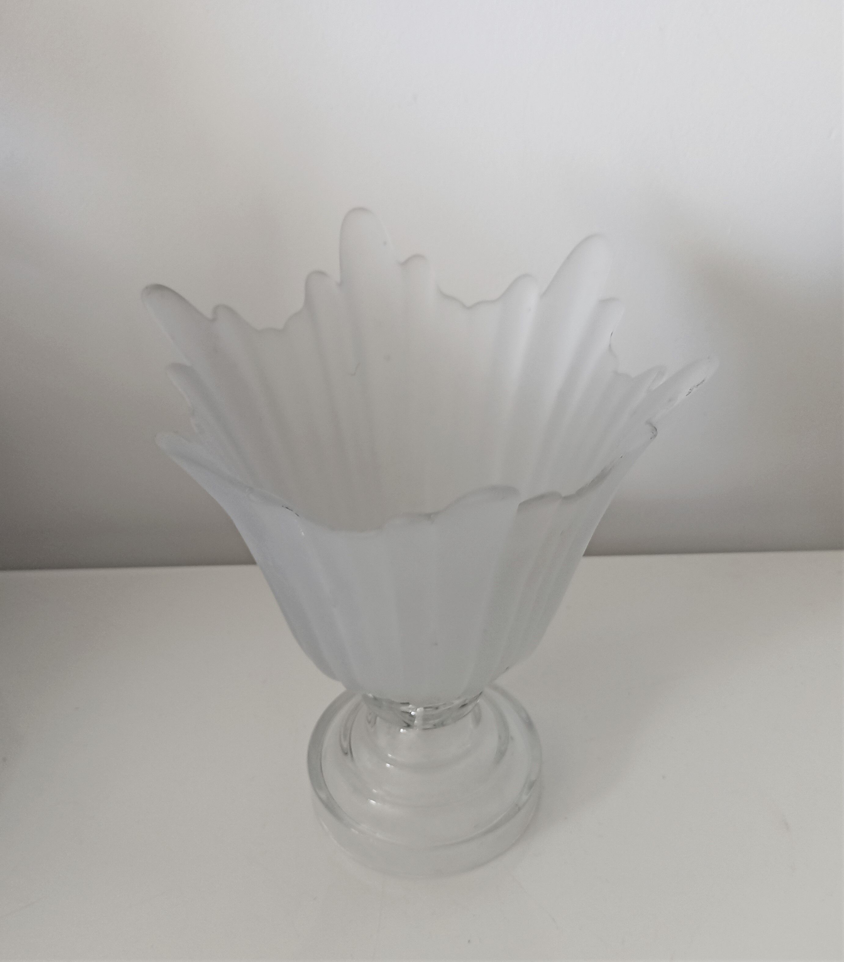 Art deco vase corolla in sandblasted glass