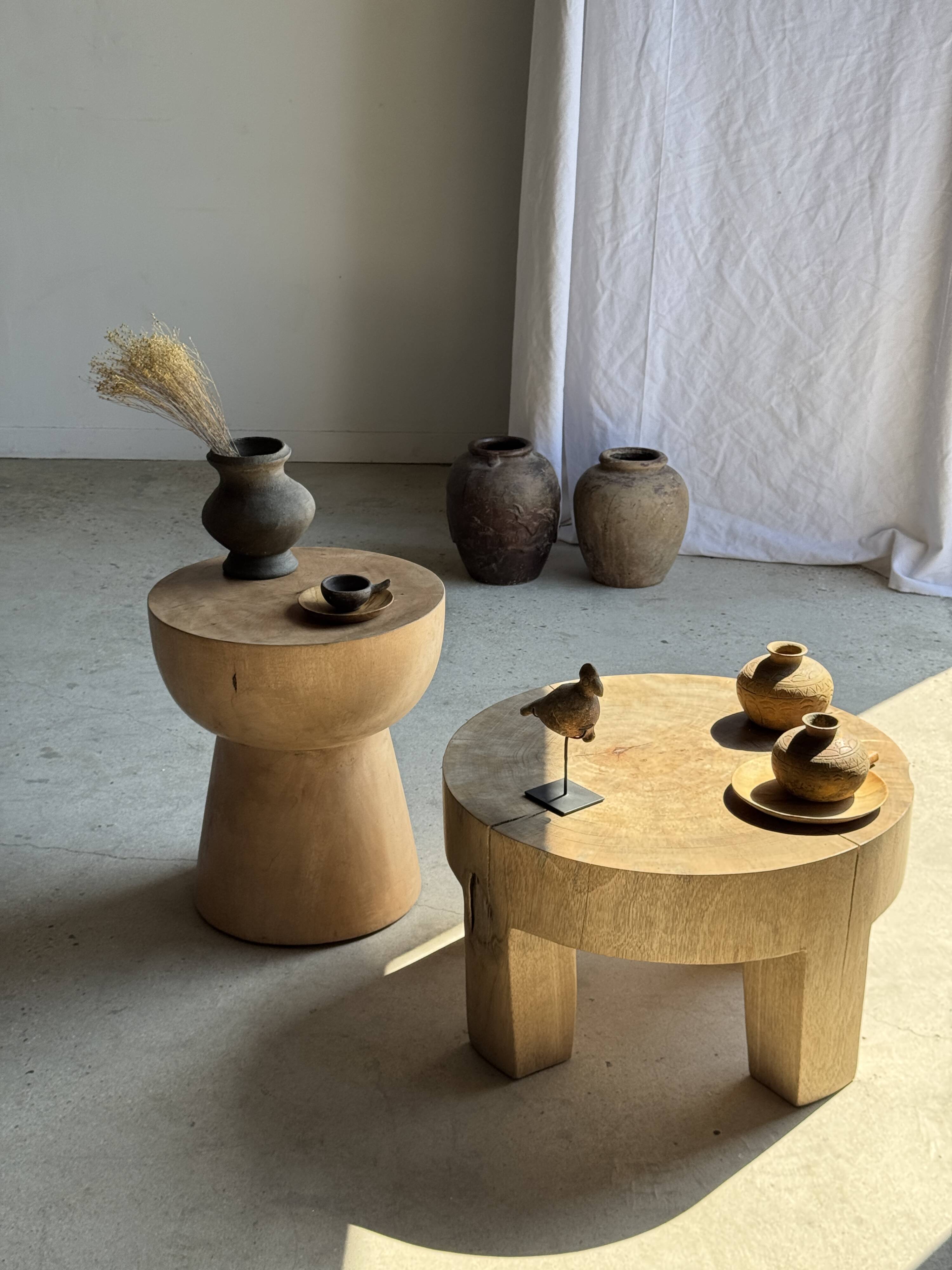Side table or stool with a semi-spherical top in beige mango wood H50 D45