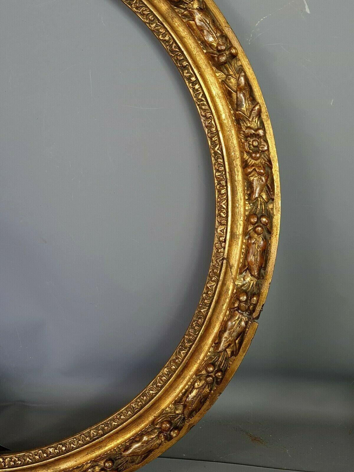 Round frame nineteenth century gilded stucco wood diameter 51 cm foliage 42.8 cm SB