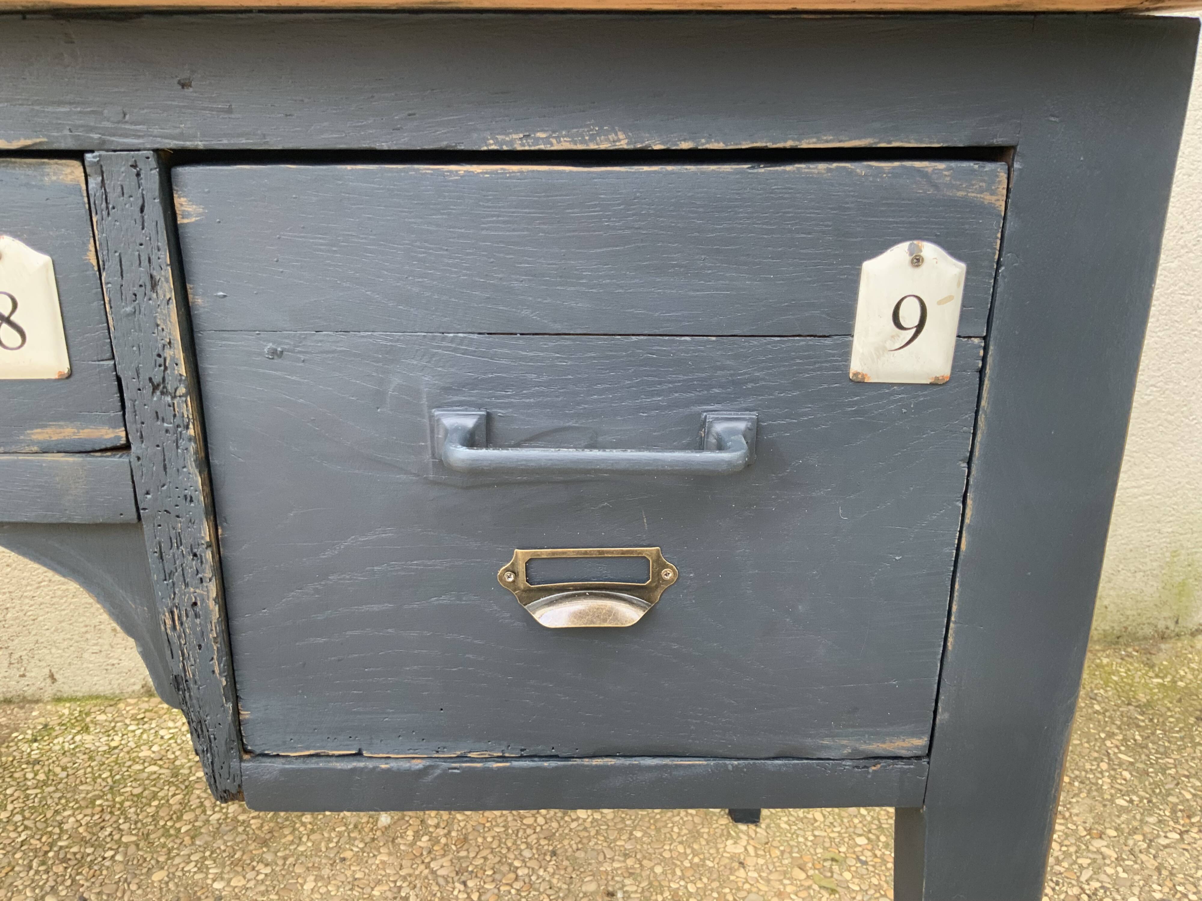Bureau cabinet de curiosité