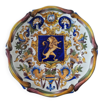 Magnifique assiette ancienne en faïence française à boucliers signée Keller