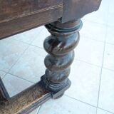 Louis XIII walnut table from the 19th century.