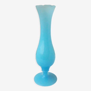 Vase bleu opaline