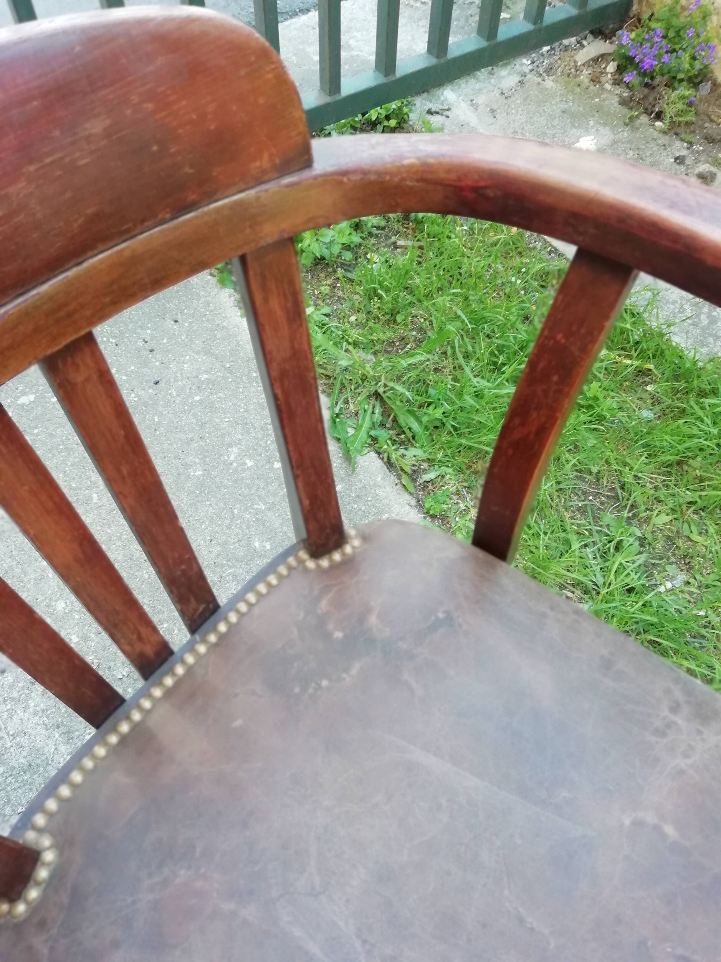 Swinging American armchair